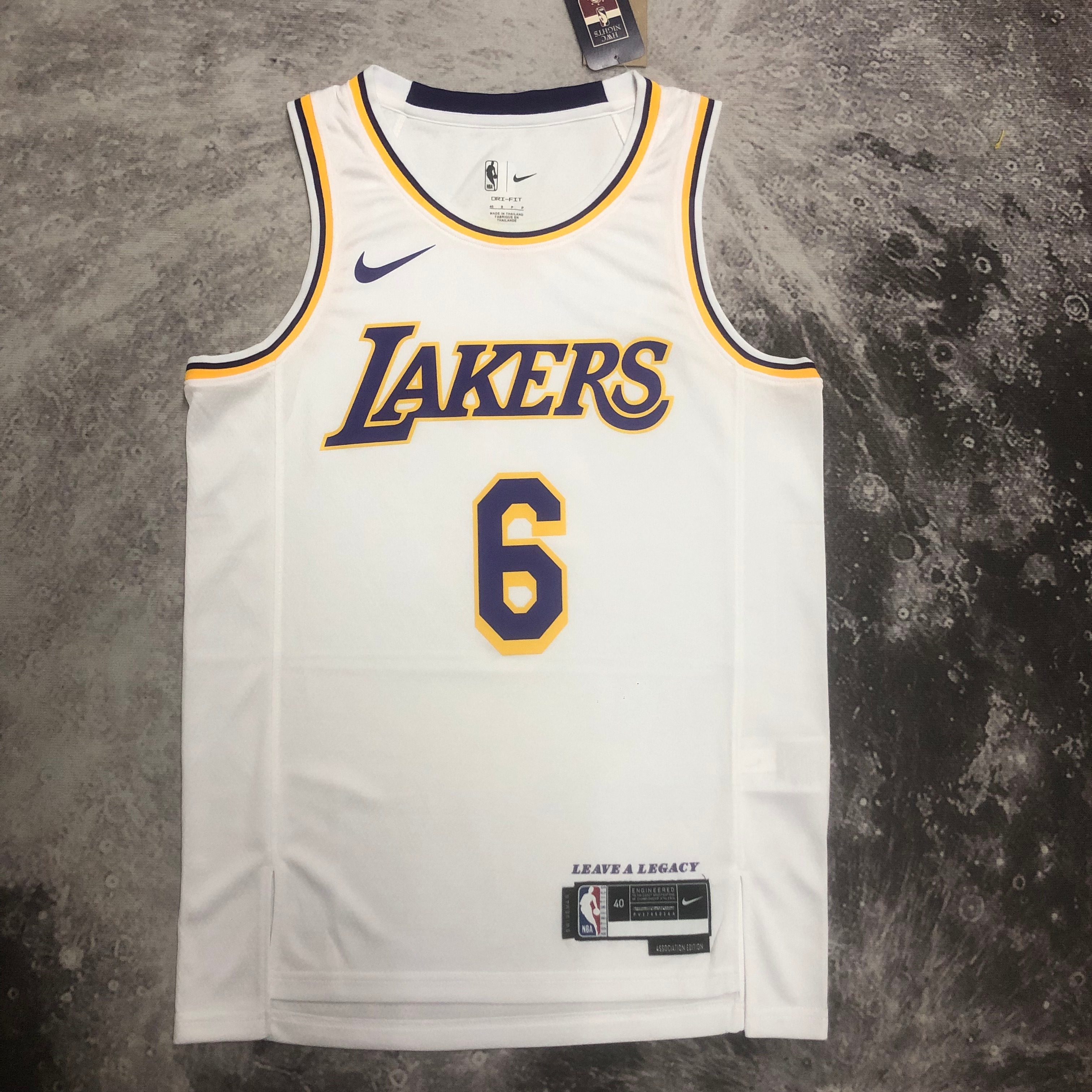 '23 Lakers crewneck white No. 6 James
