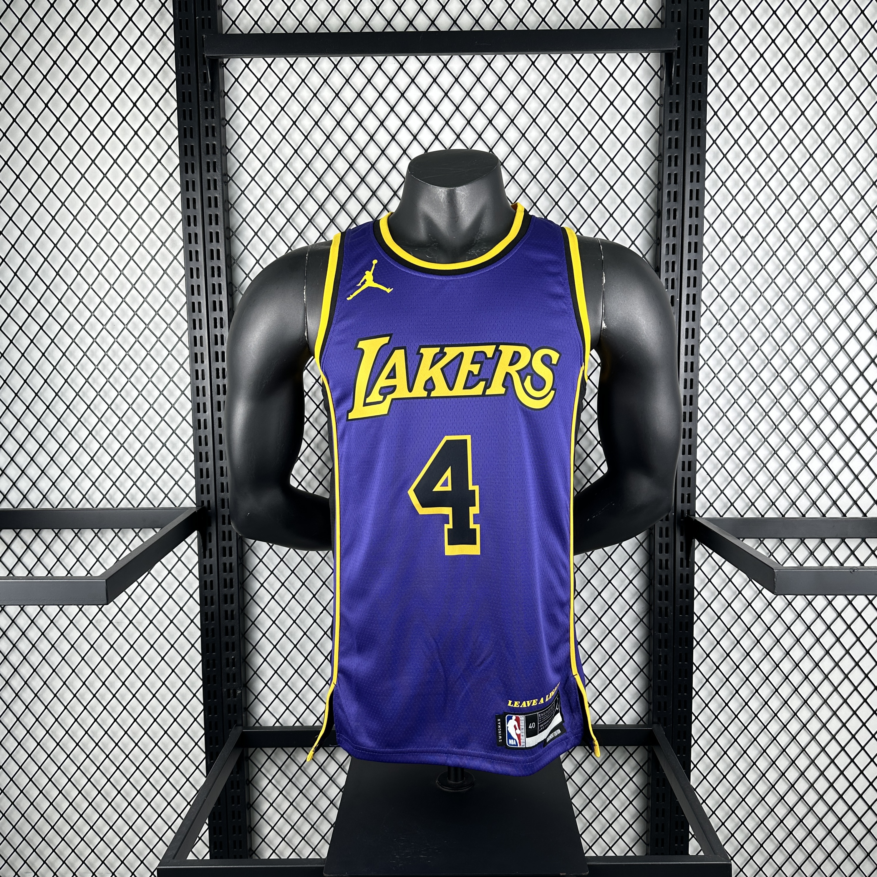 Lakers 23 Flyers # 4 Knecht