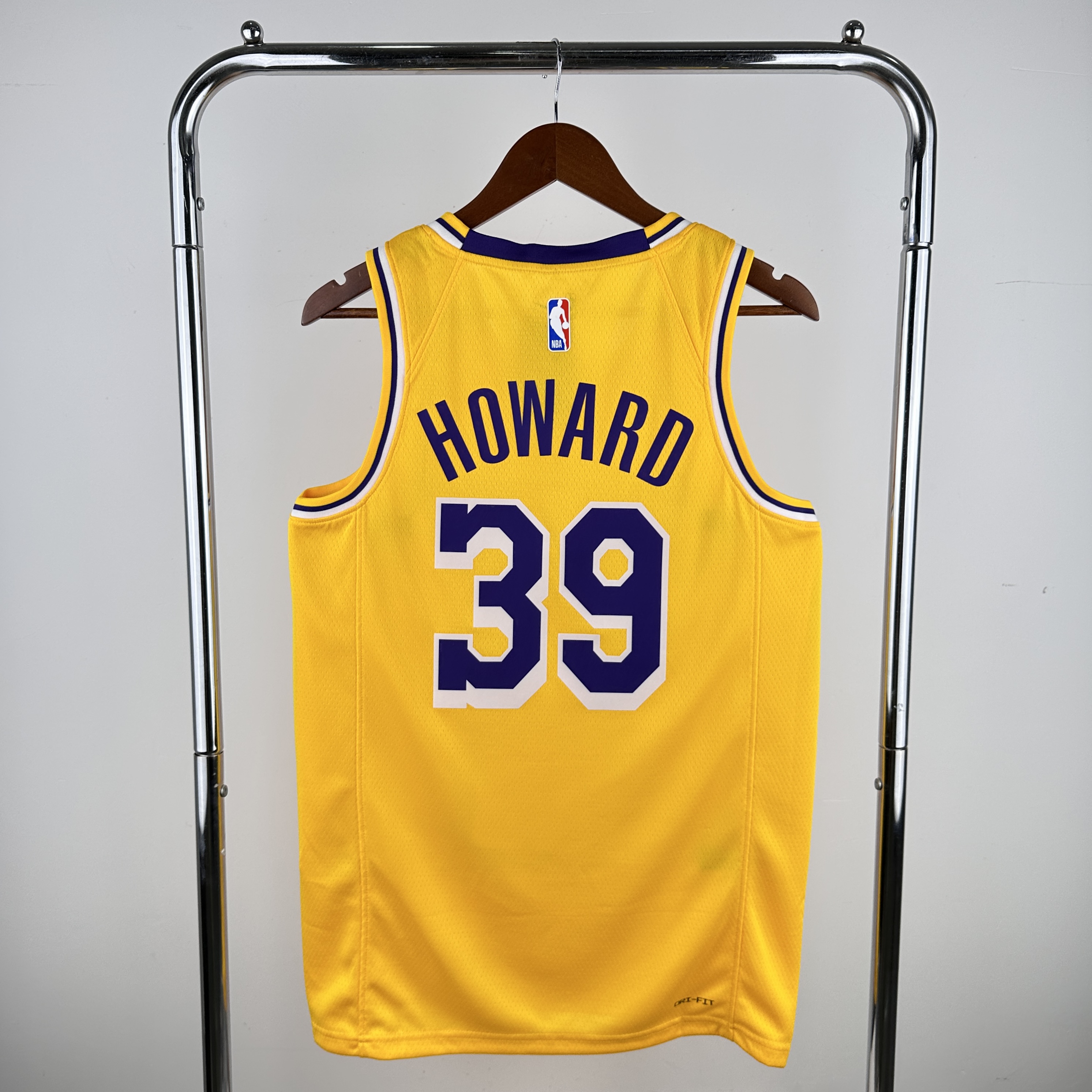 Lakers crew neck yellow 39 Howard