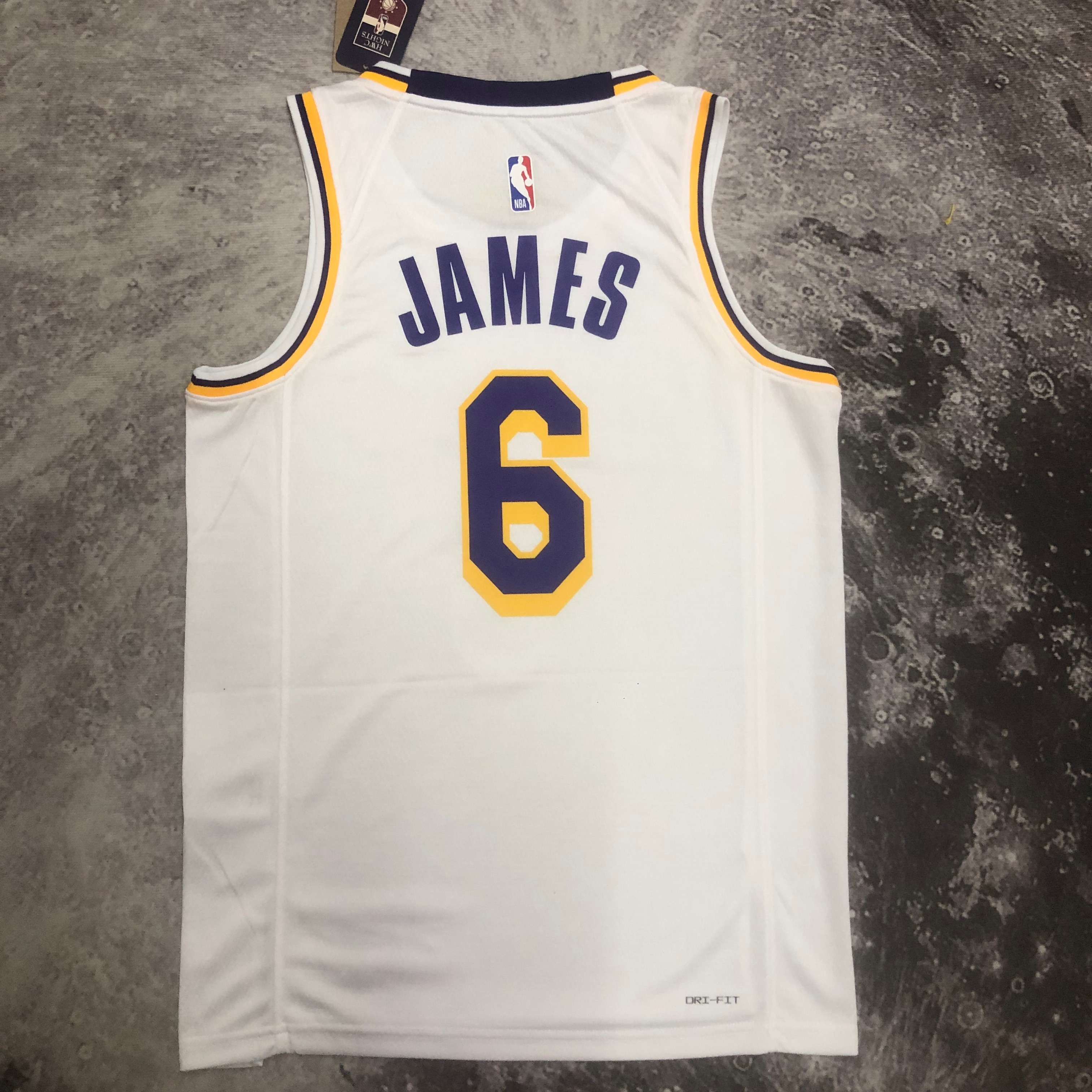 '23 Lakers crewneck white No. 6 James