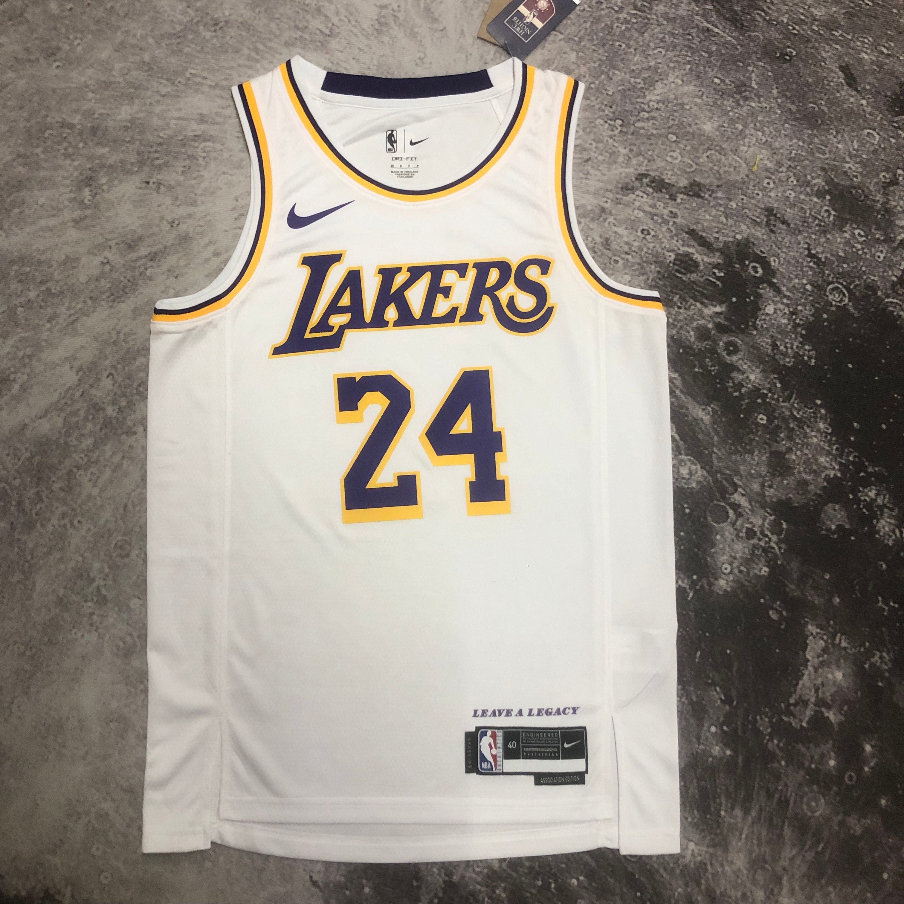 23 season Lakers crewneck white 24 Bryant