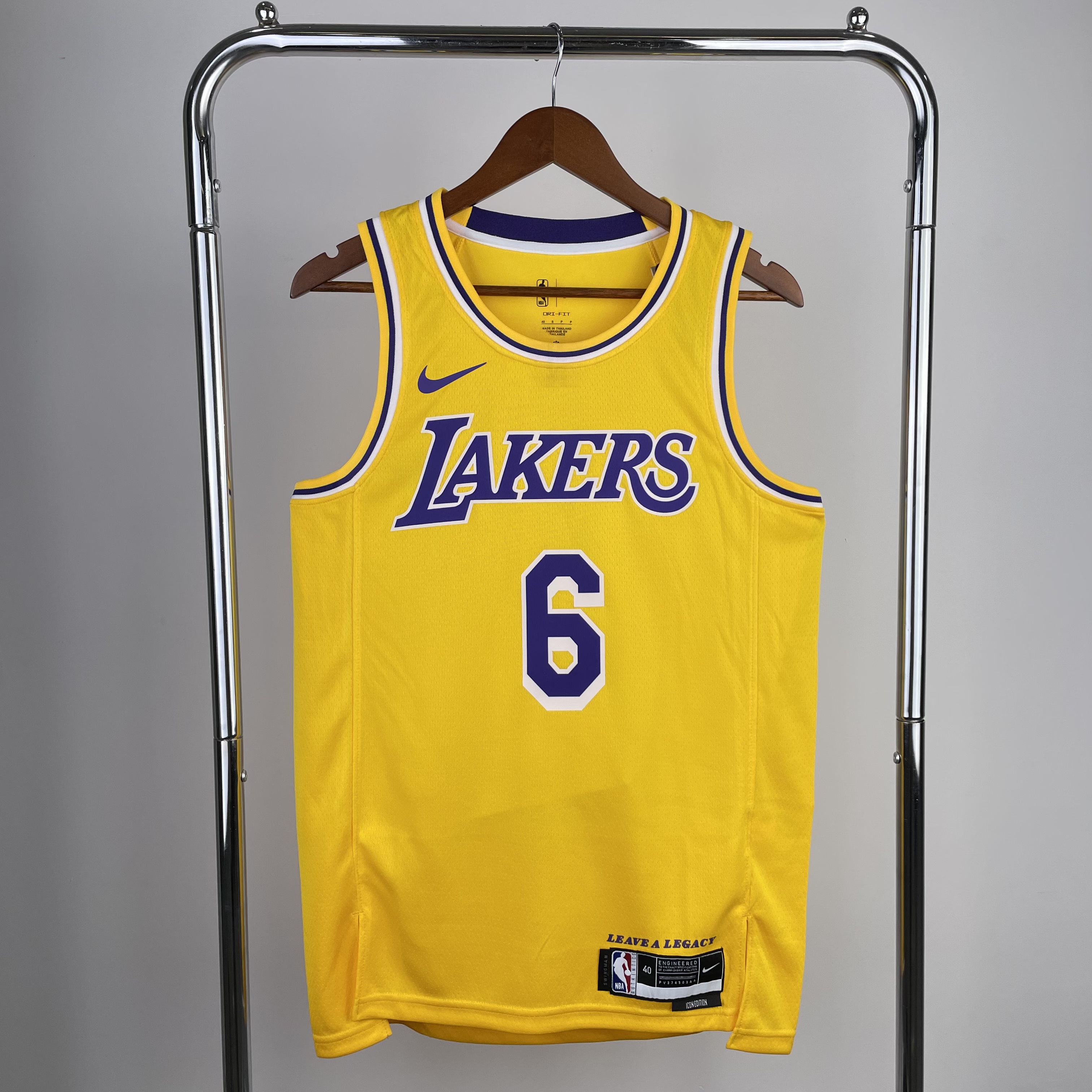 23 Lakers crewneck yellow # 6 James