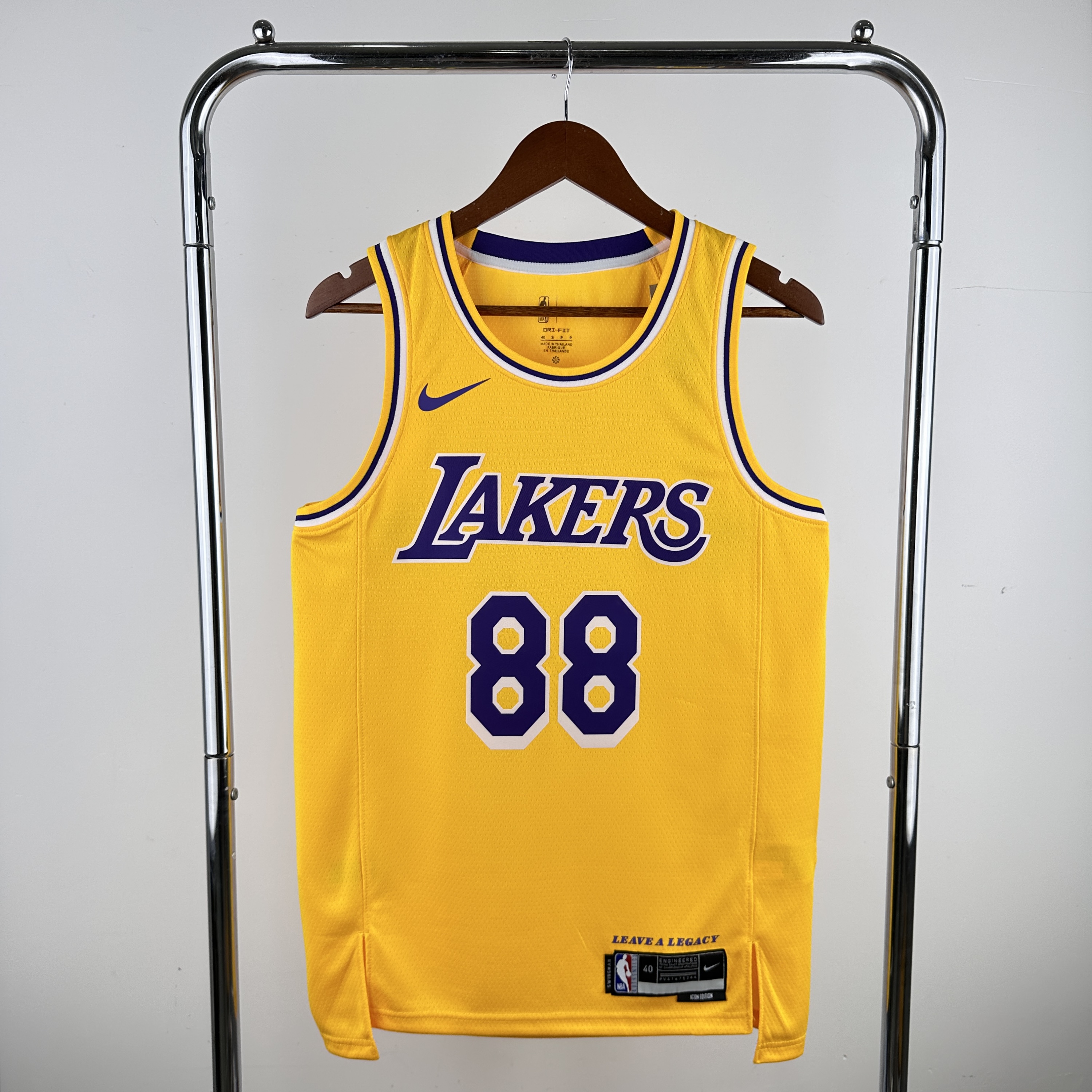 LE SSERAFIM Lakers model 88 YUNJIN