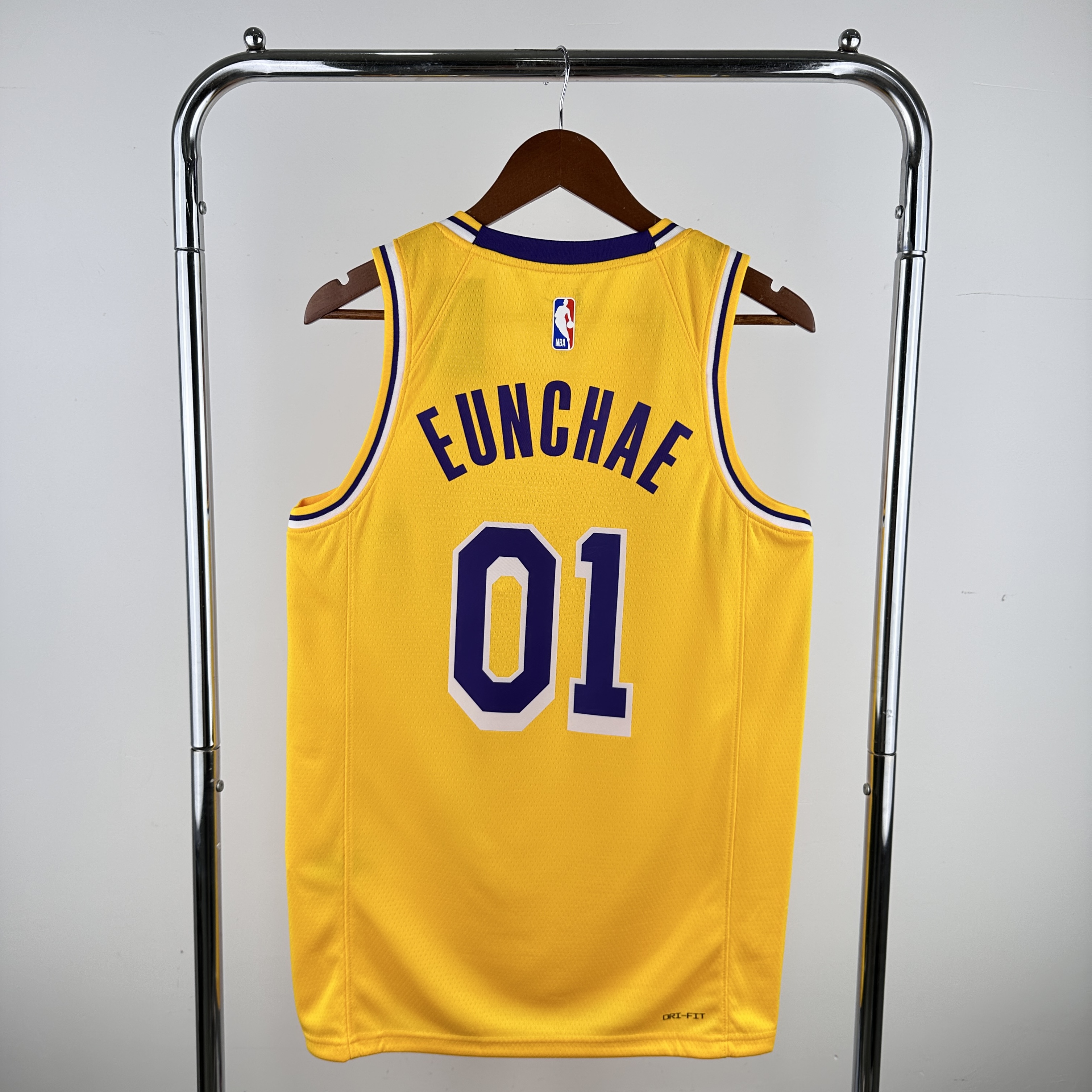 LE SSERAFIM Lakers model 01 EUNCHAE