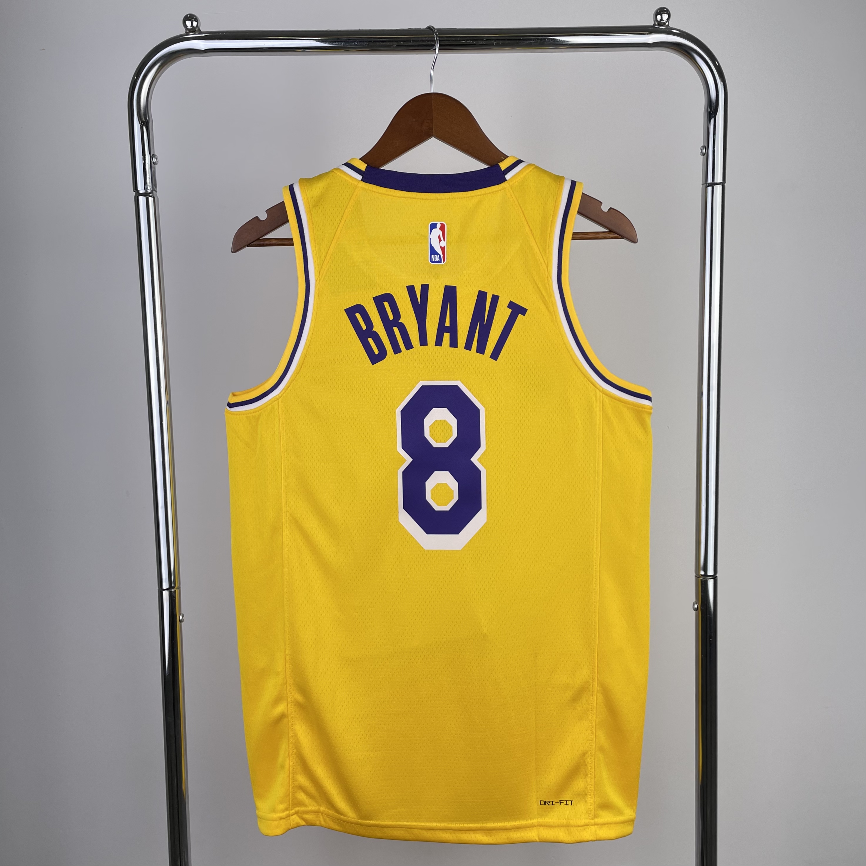 23 season Lakers crewneck yellow No. 8 Bryant