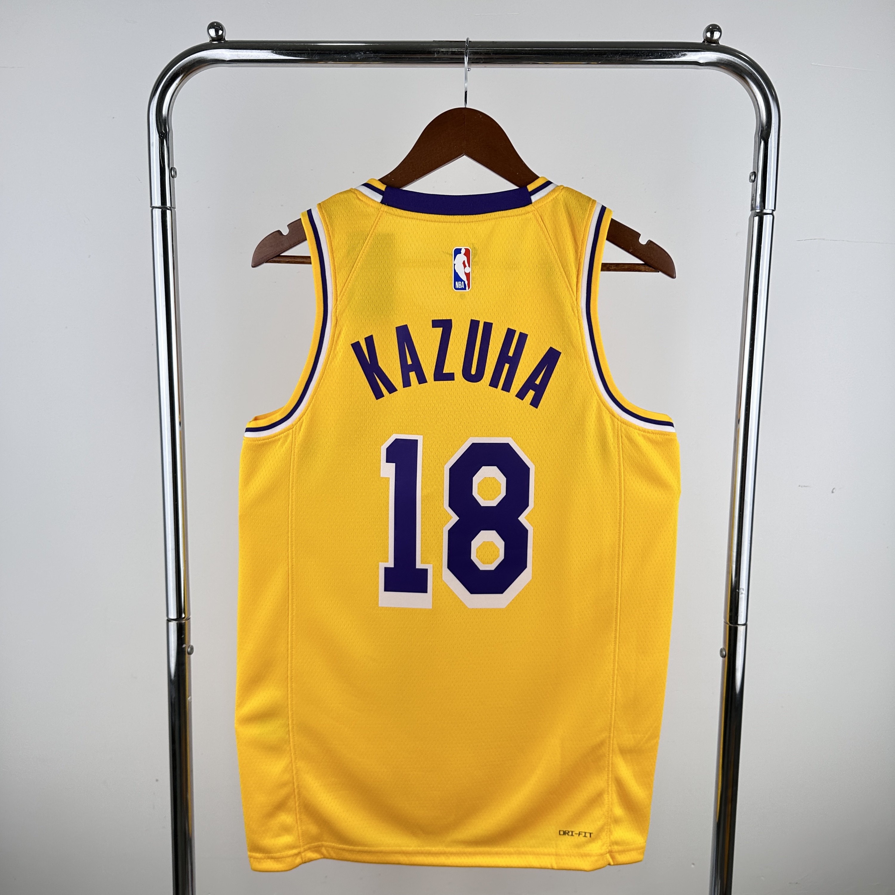 LE SSERAFIM Lakers model 18 KAZUHA