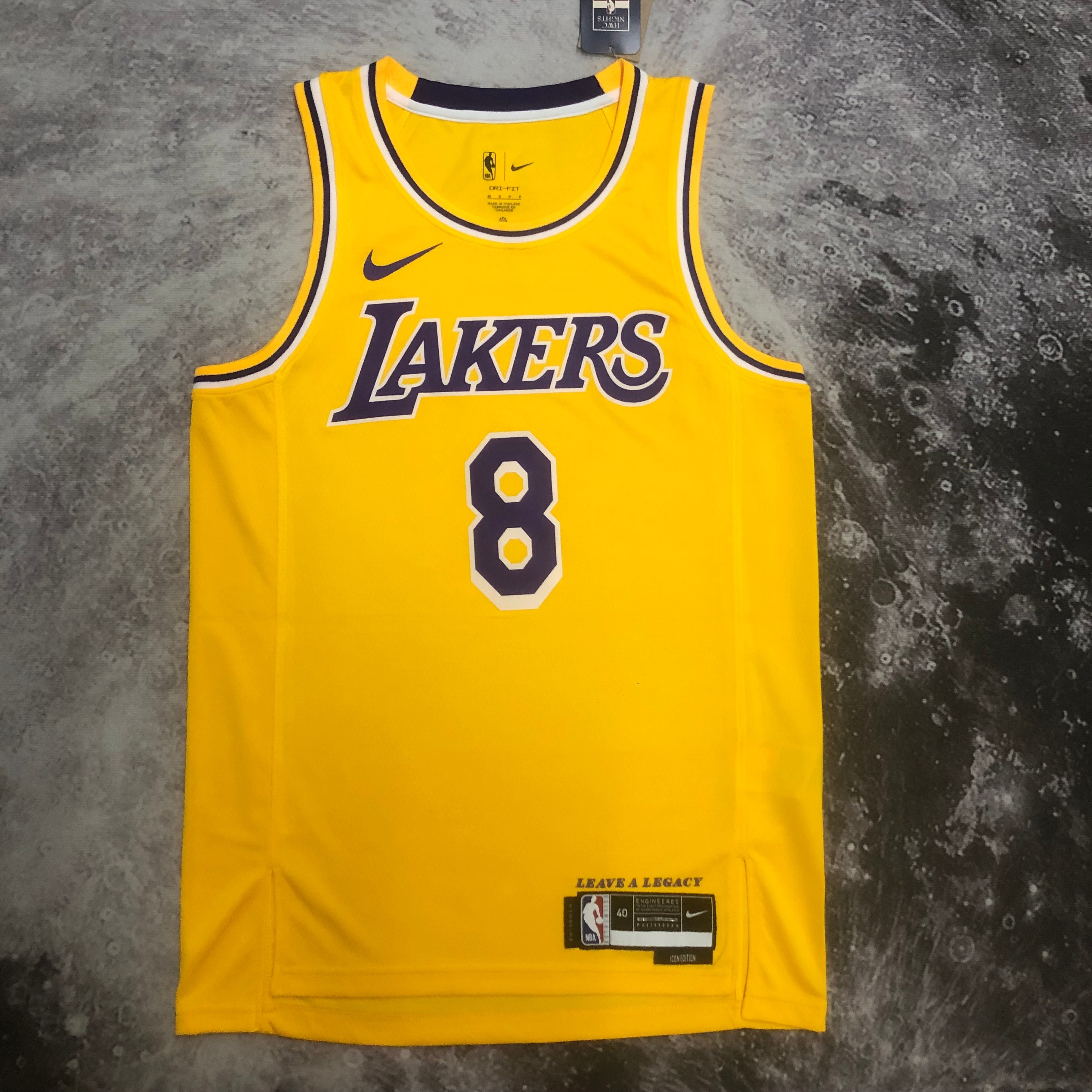 23 season Lakers crewneck yellow No. 8 Bryant