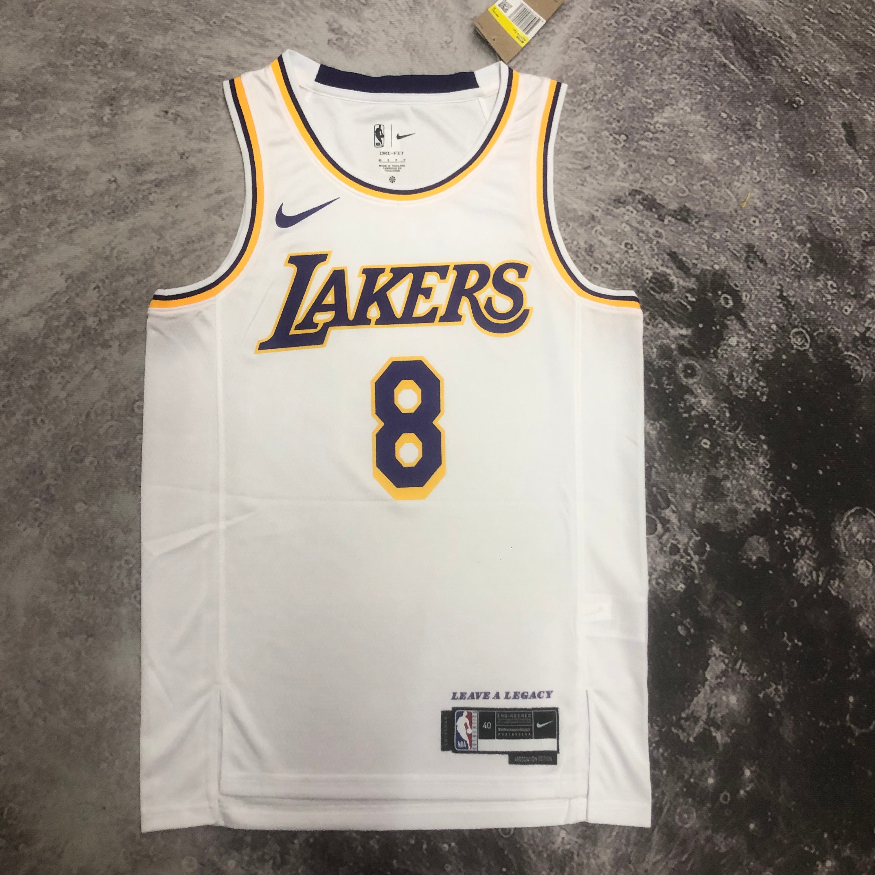 23 season Lakers crewneck white No. 8 Bryant