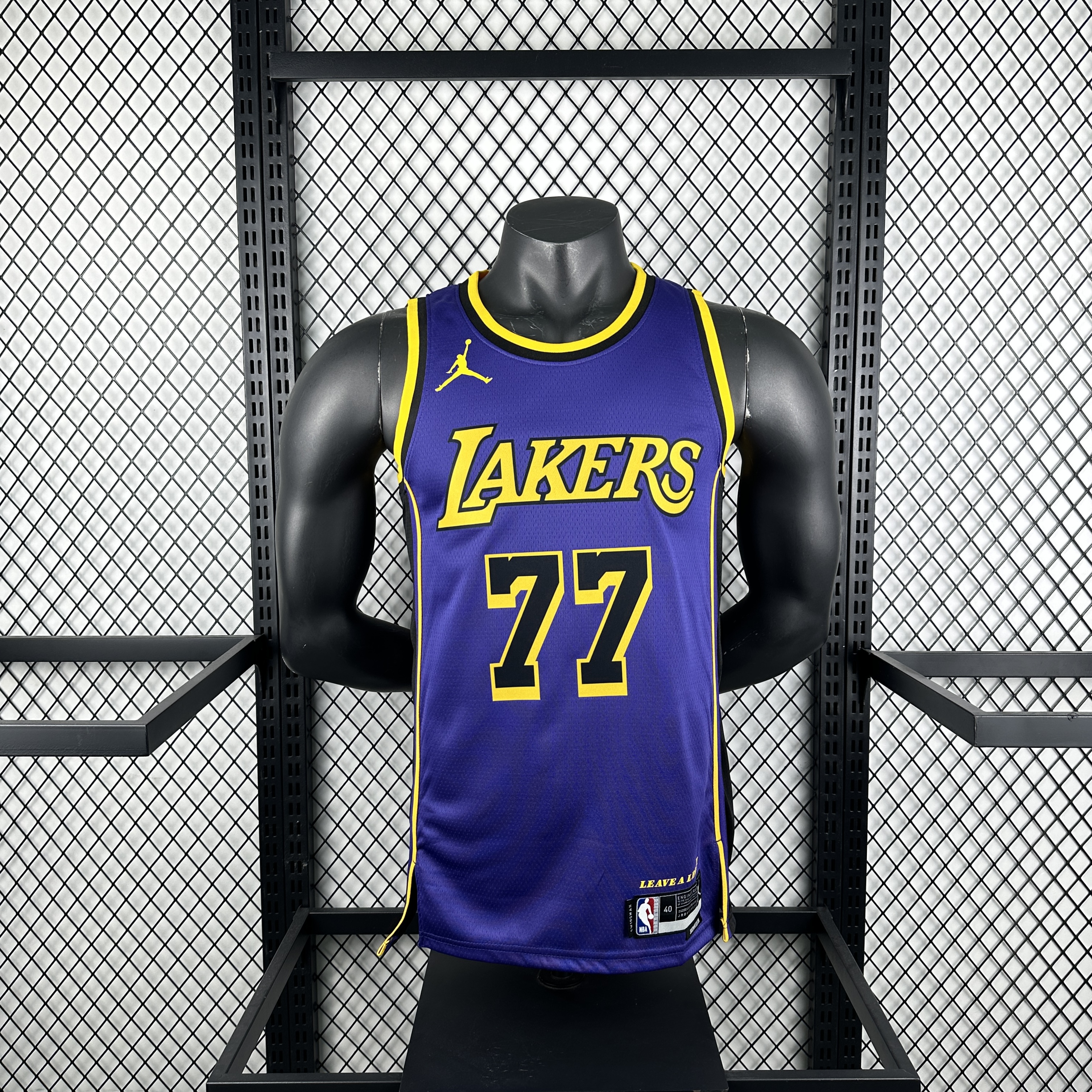 Lakers 23 Flyers # 77 Doncic