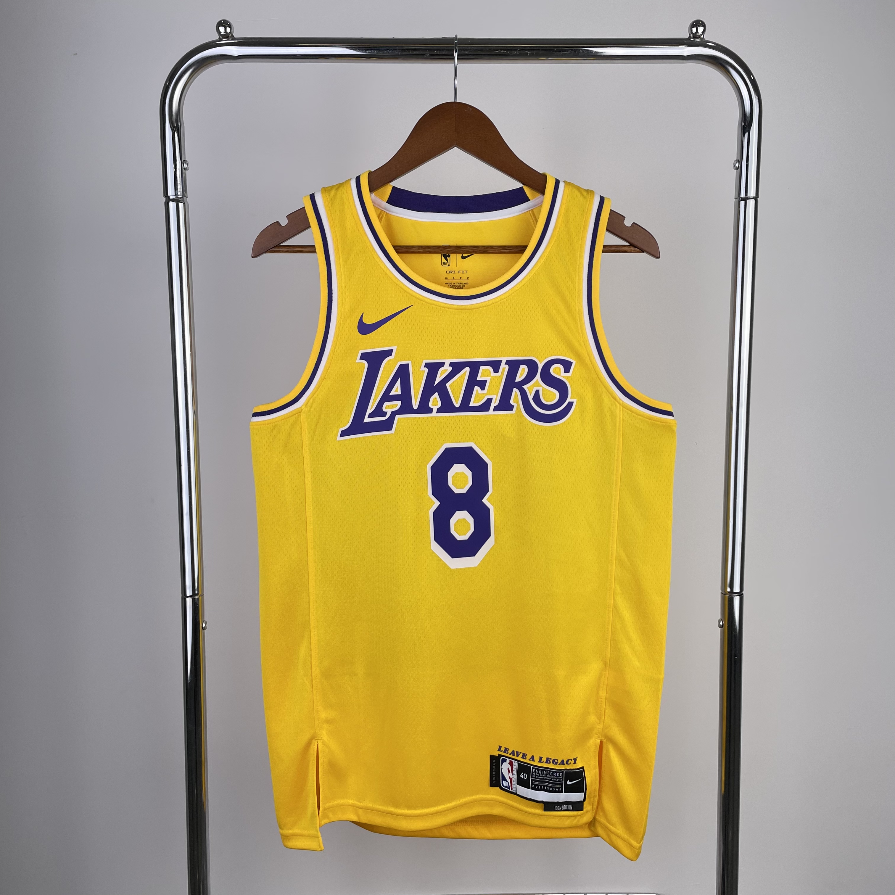 23 season Lakers crewneck yellow No. 8 Bryant