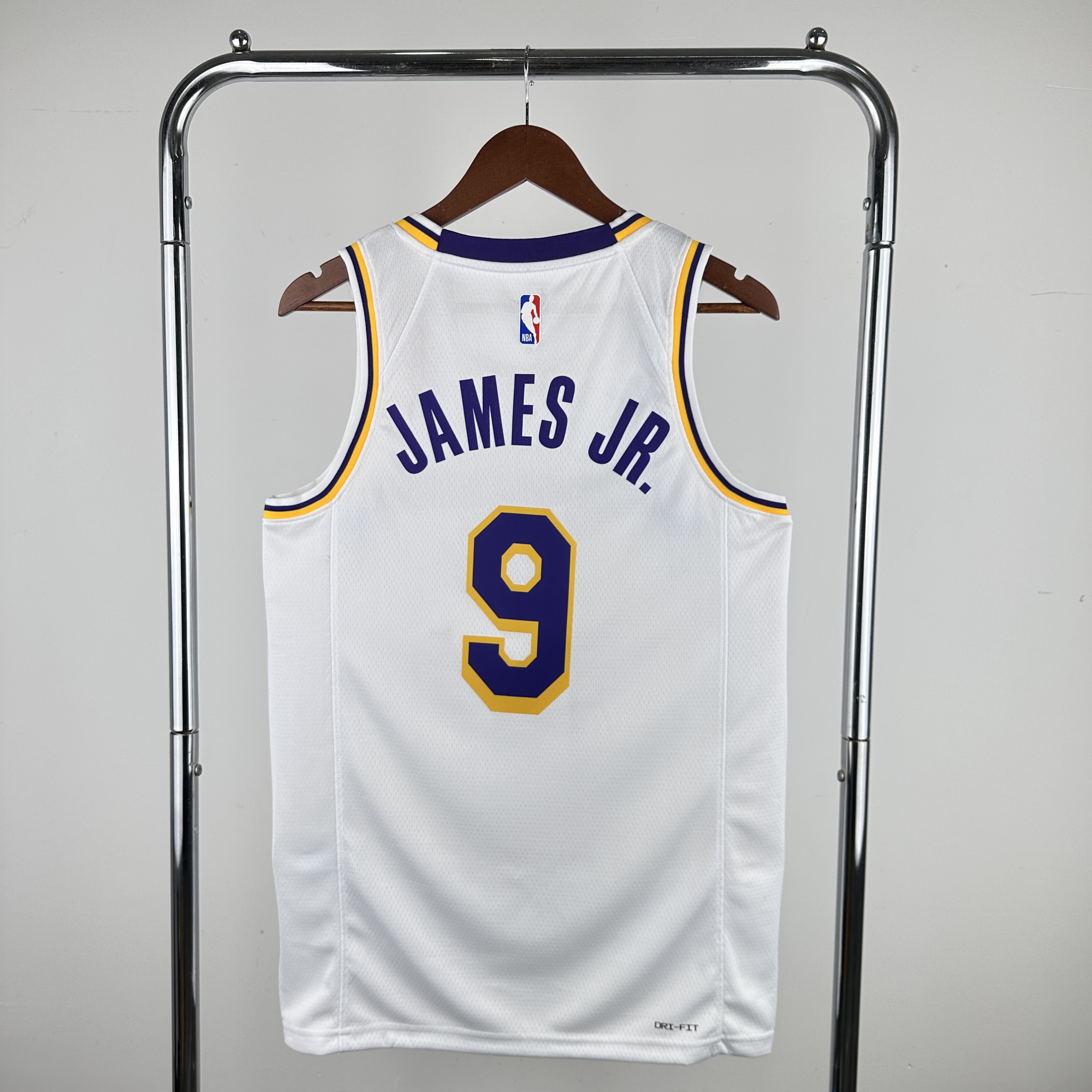 23 Lakers crewneck white 9 JAMES JR