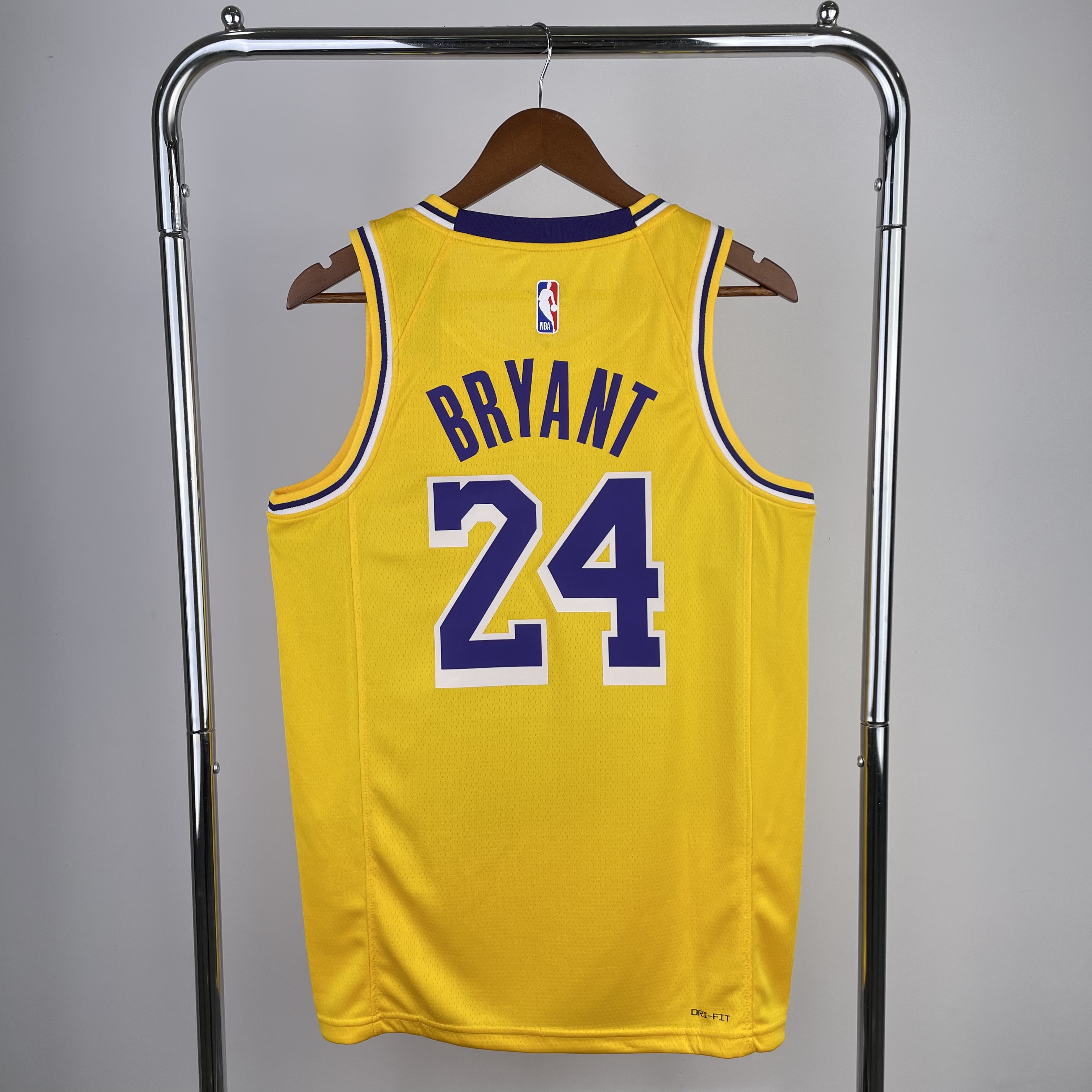 23 Lakers crew neck yellow No. 24 BRYANT