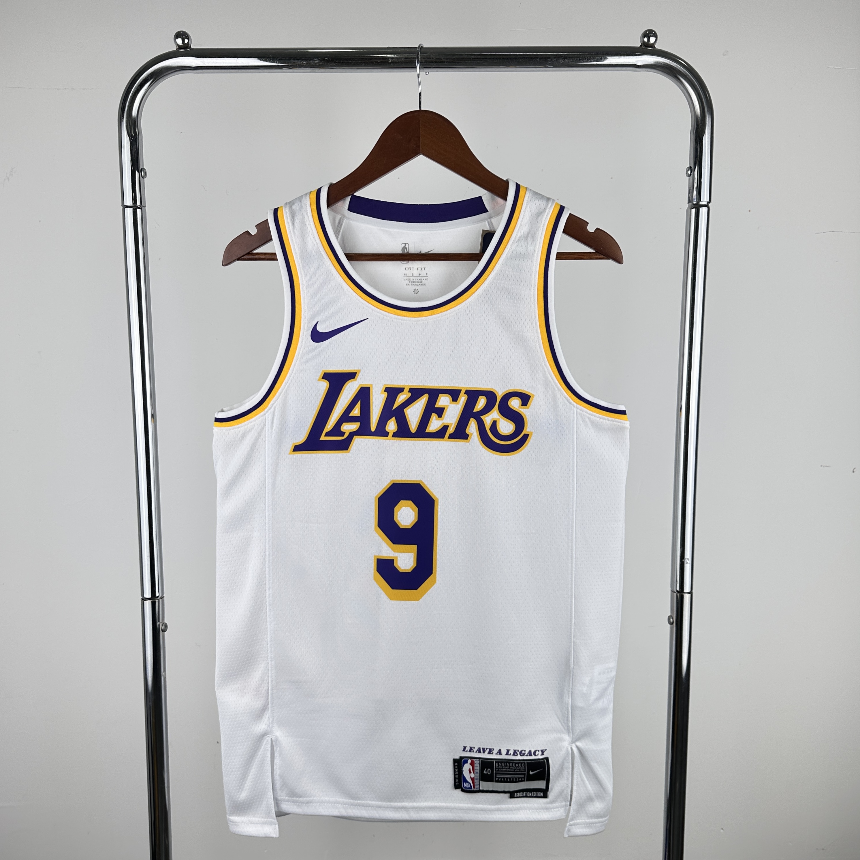 23 Lakers crewneck white 9 JAMES JR