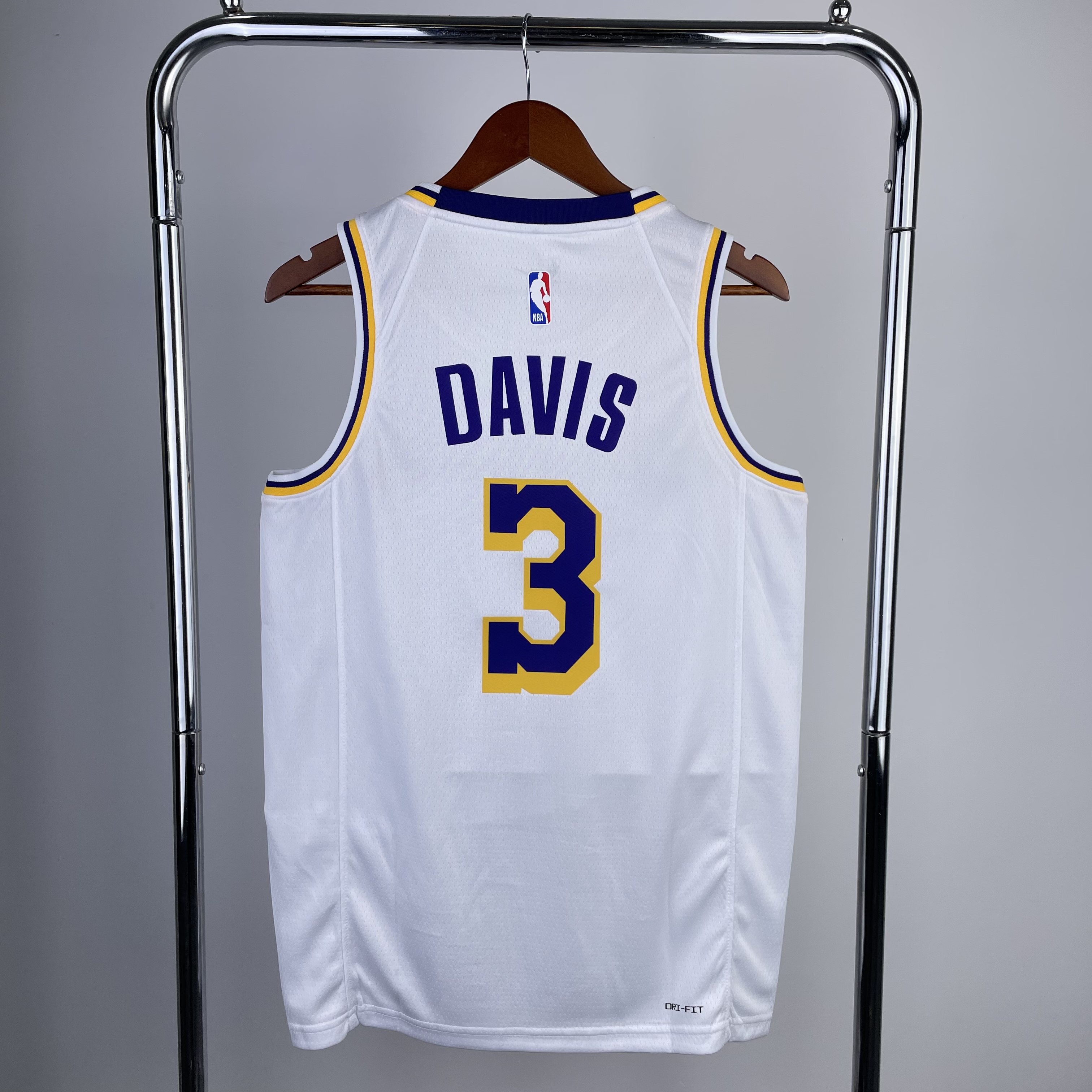 23 season Lakers crewneck white No. 3 Davis