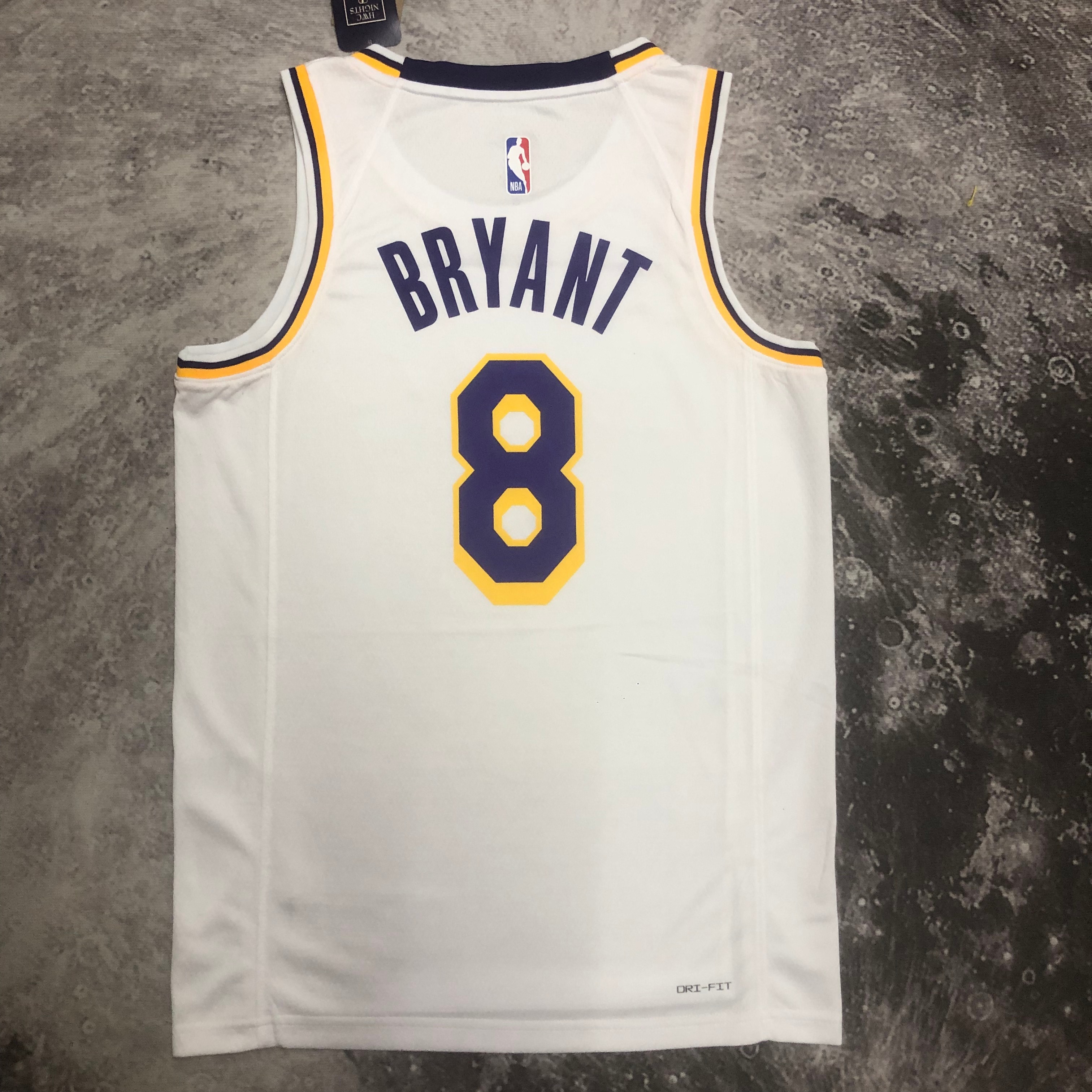 23 season Lakers crewneck white No. 8 Bryant
