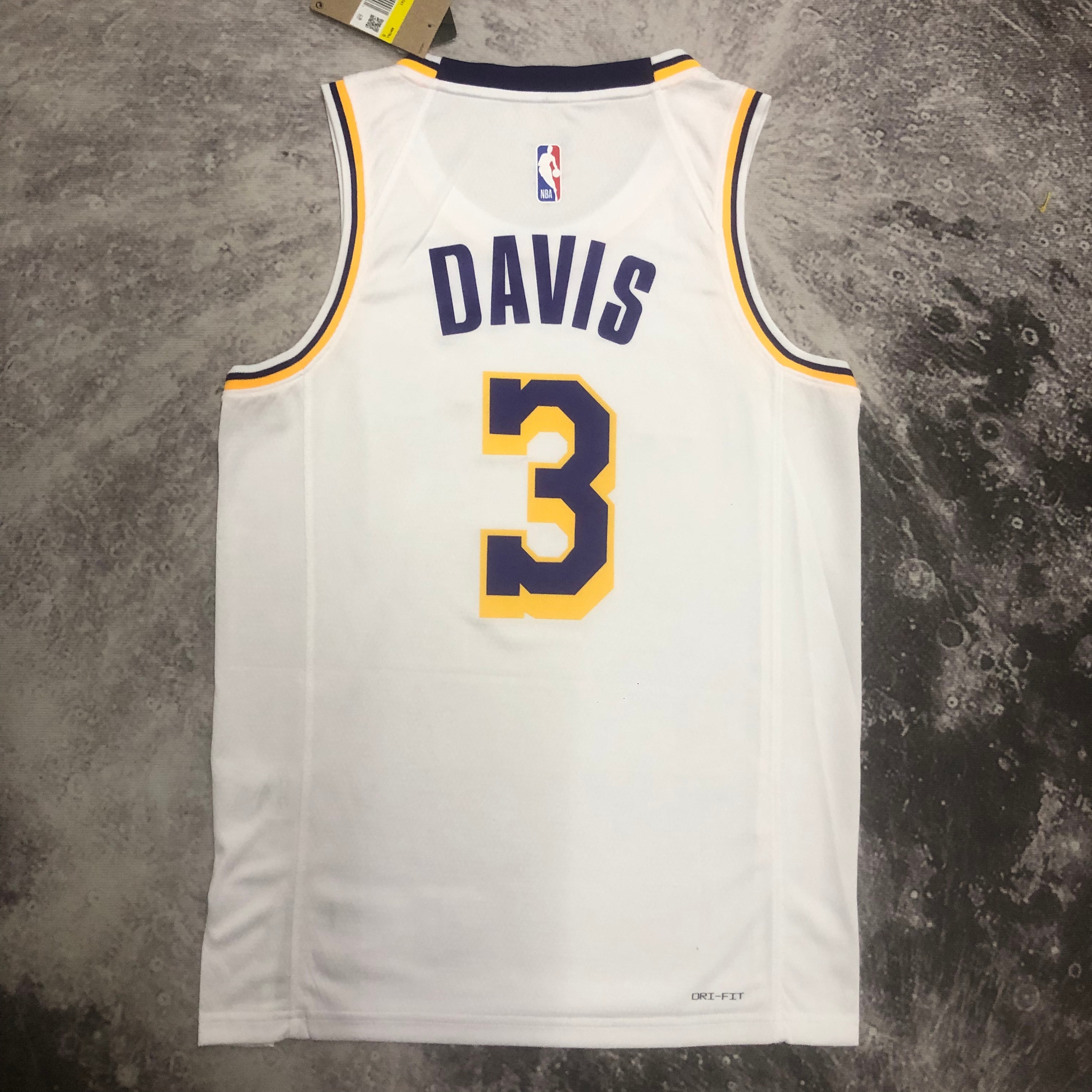 23 season Lakers crewneck white No. 3 Davis