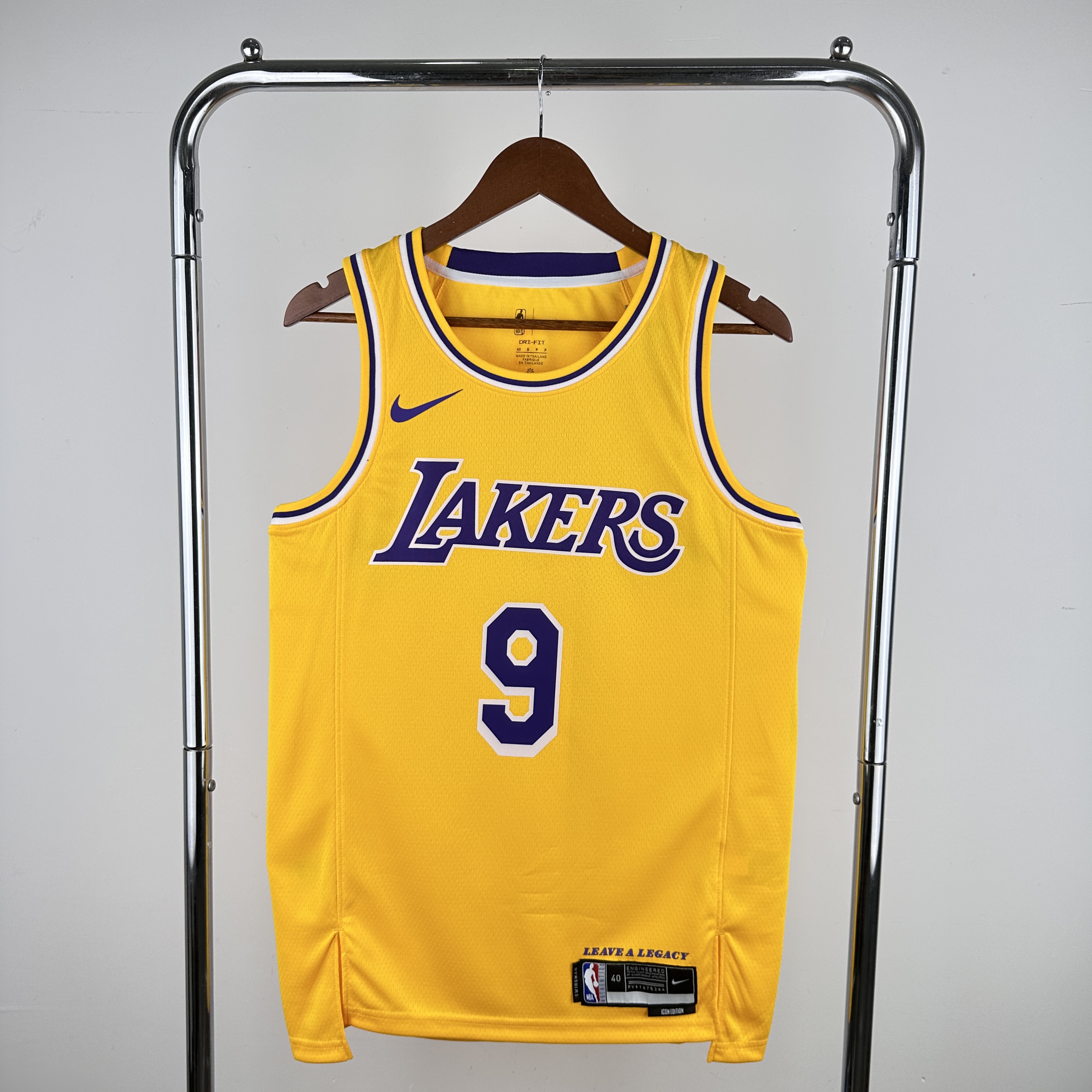 23 Lakers crewneck  yellow 9 JAMES JR