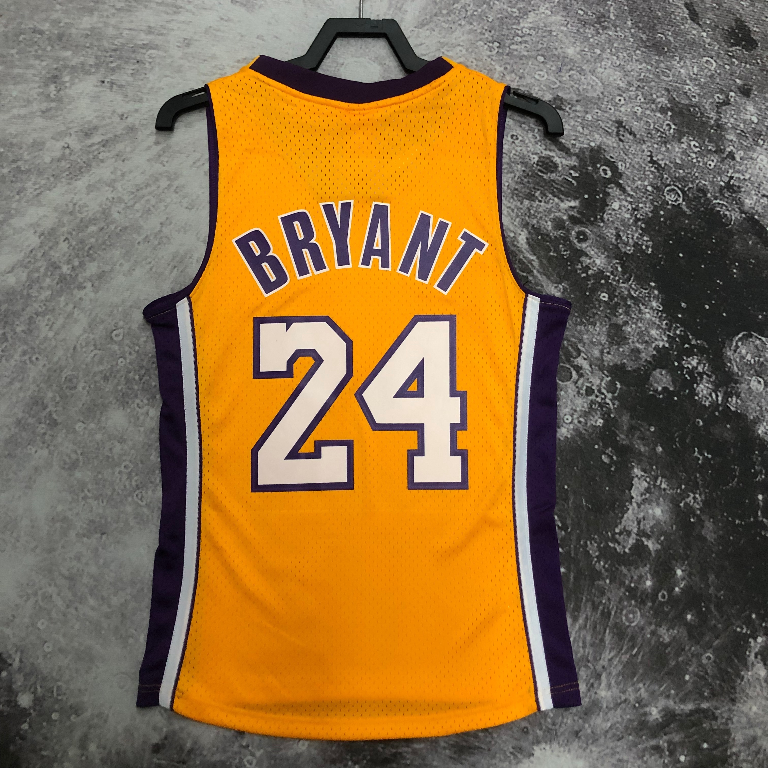 MN Hot Press throwback jersey SW Lakers 0809 V-neck yellow No. 24 Bryant