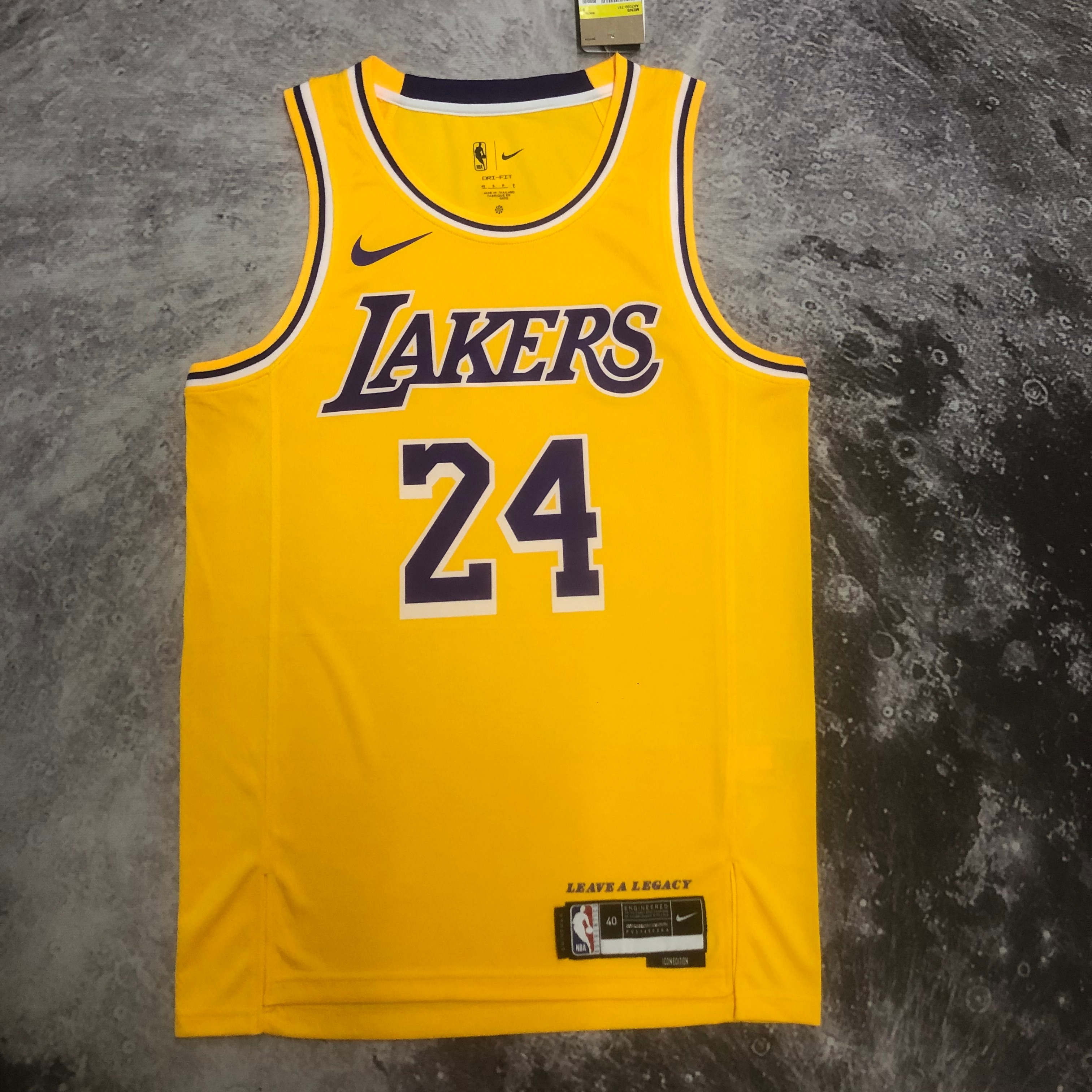 23 Lakers crew neck yellow No. 24 BRYANT