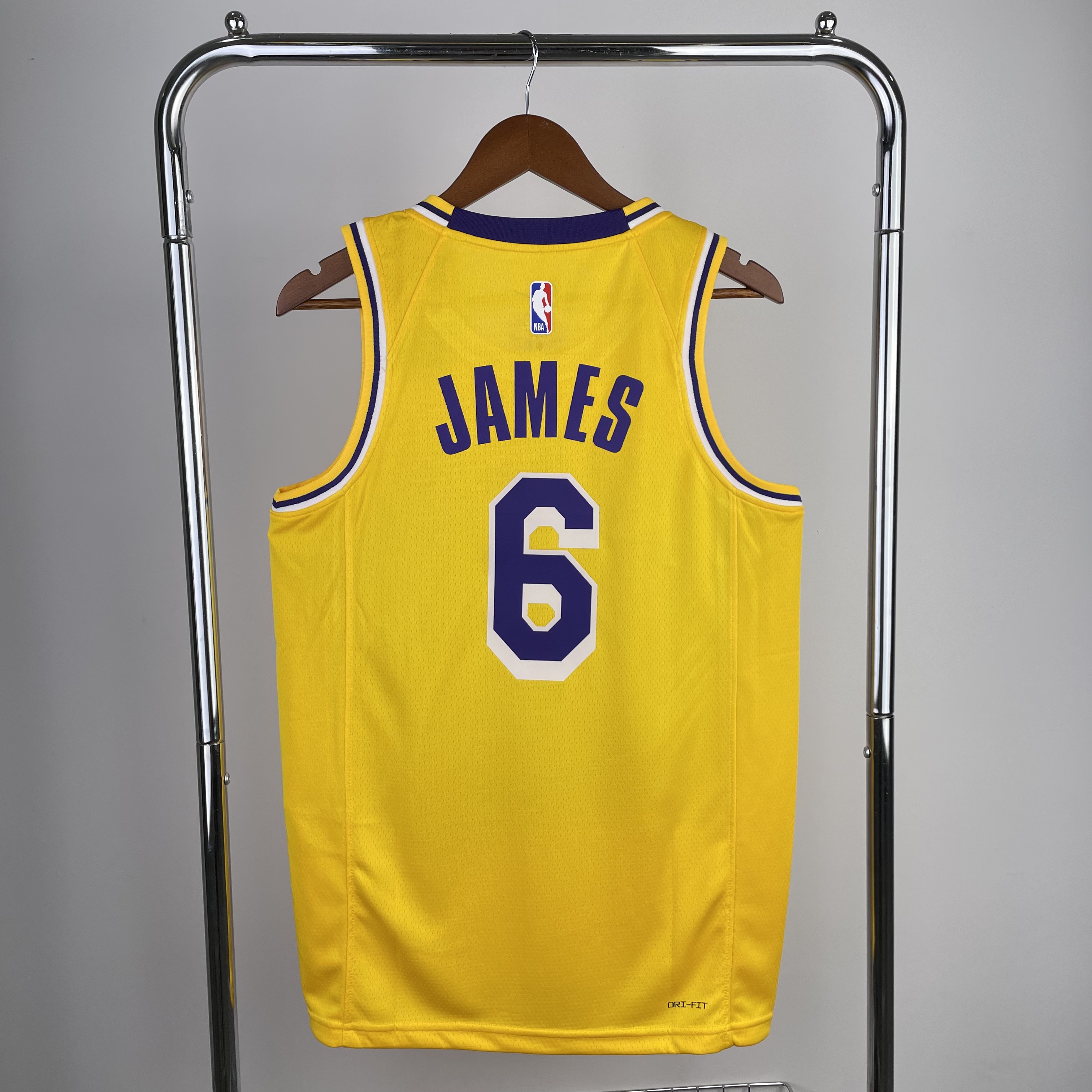 23 Lakers crewneck yellow # 6 James