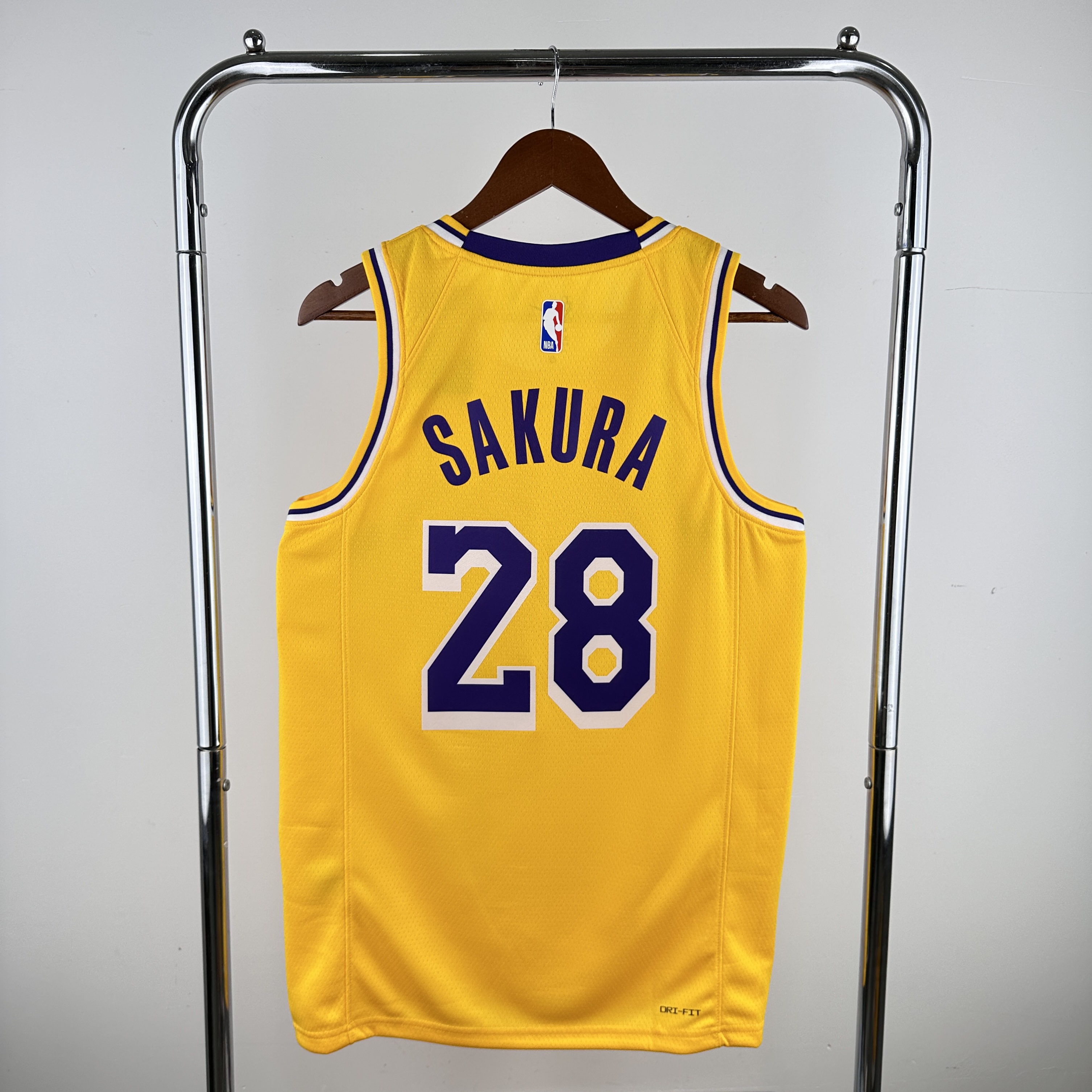 LE SSERAFIM Lakers model 28 SAKURA