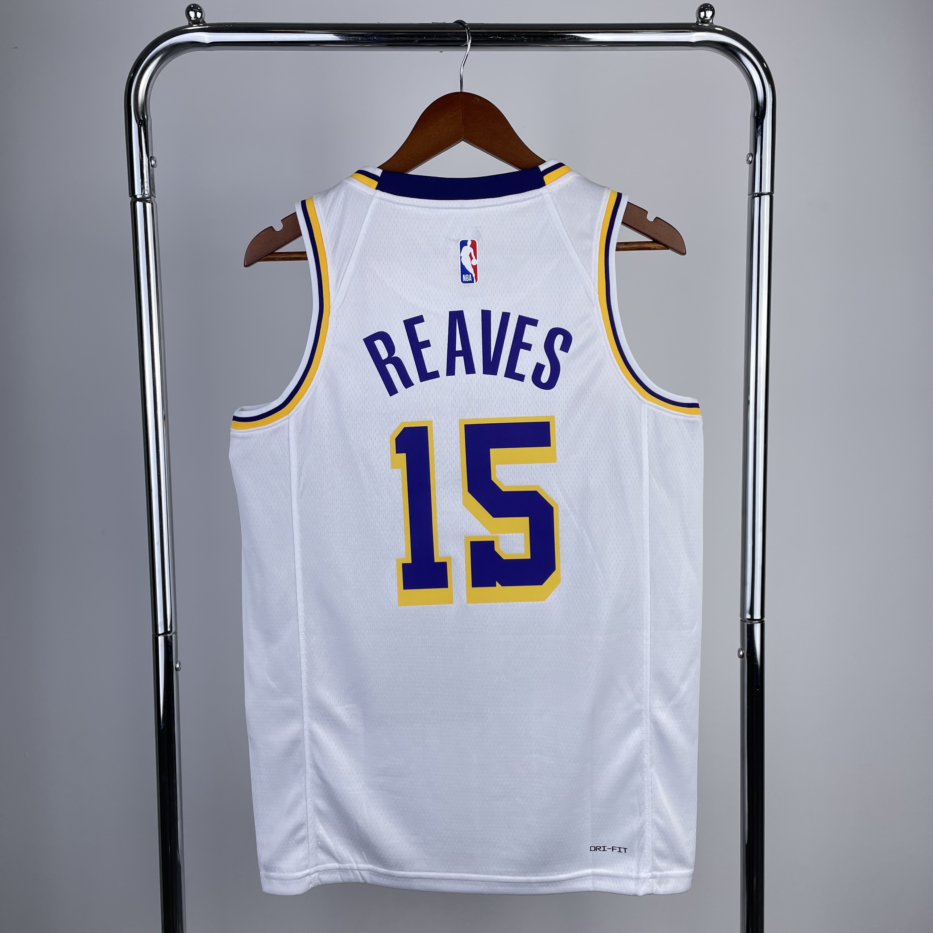23 season Lakers crew neck white No. 15 REAVES