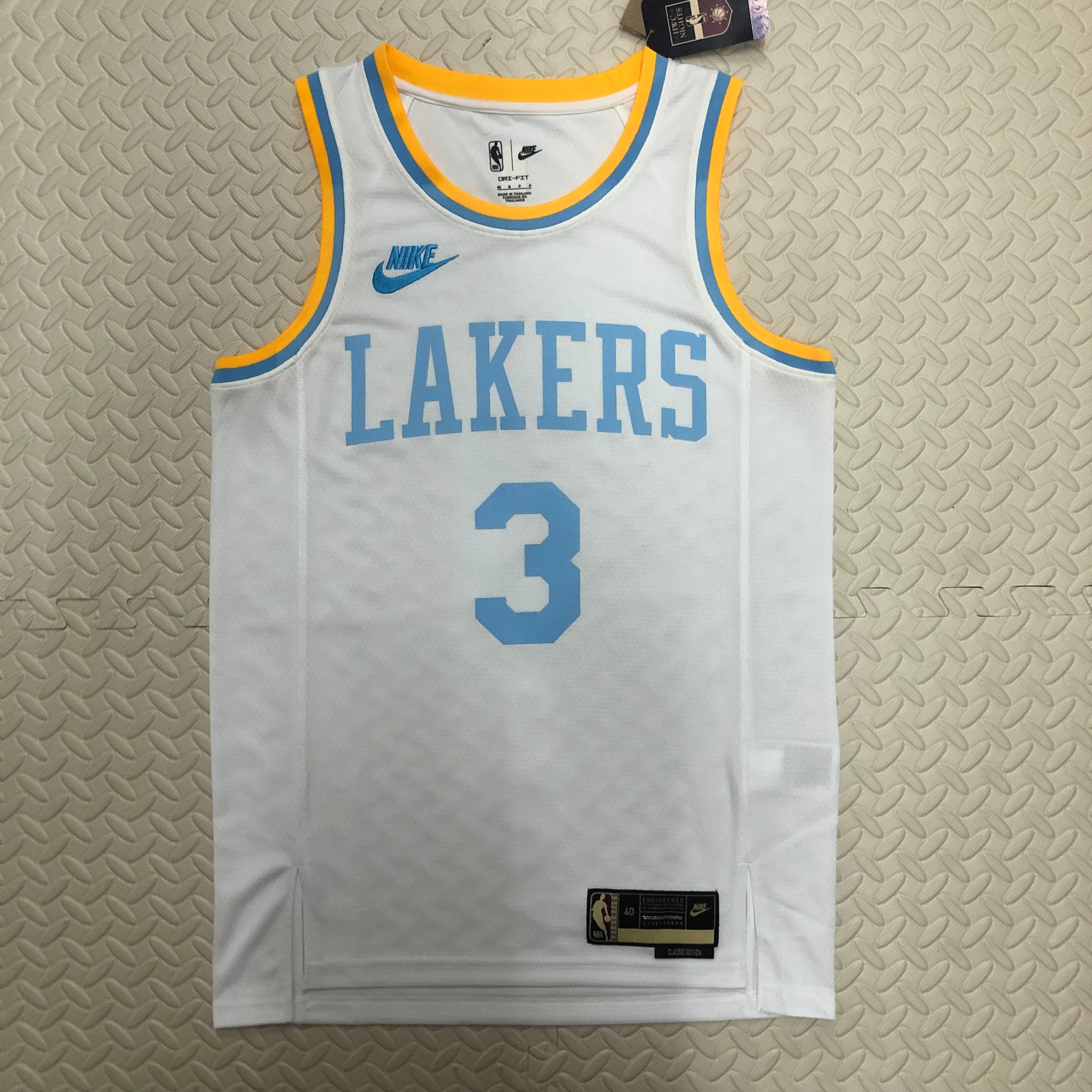 '23 Lakers throwback No. 3 Davis