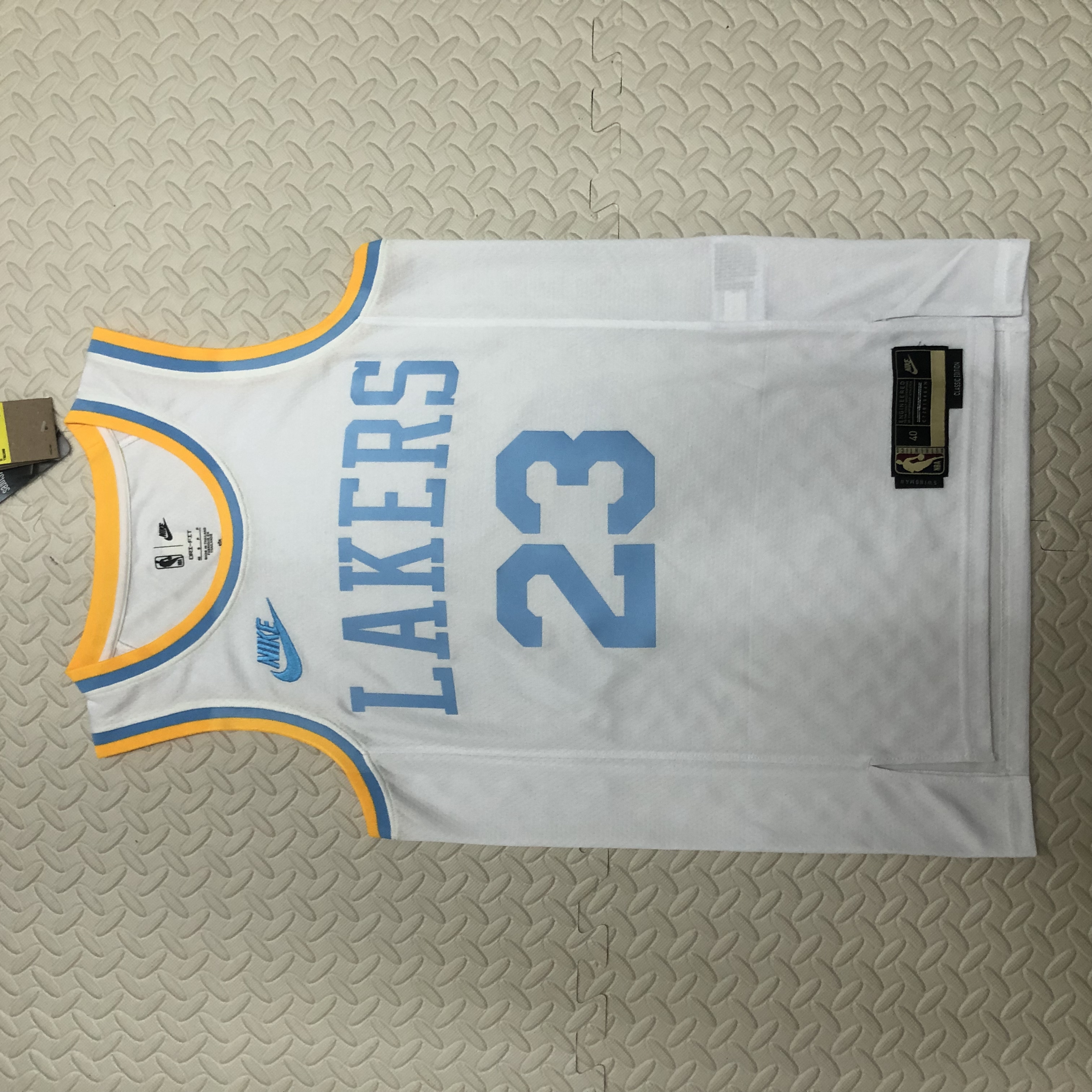 '23 Lakers throwback # 23 James