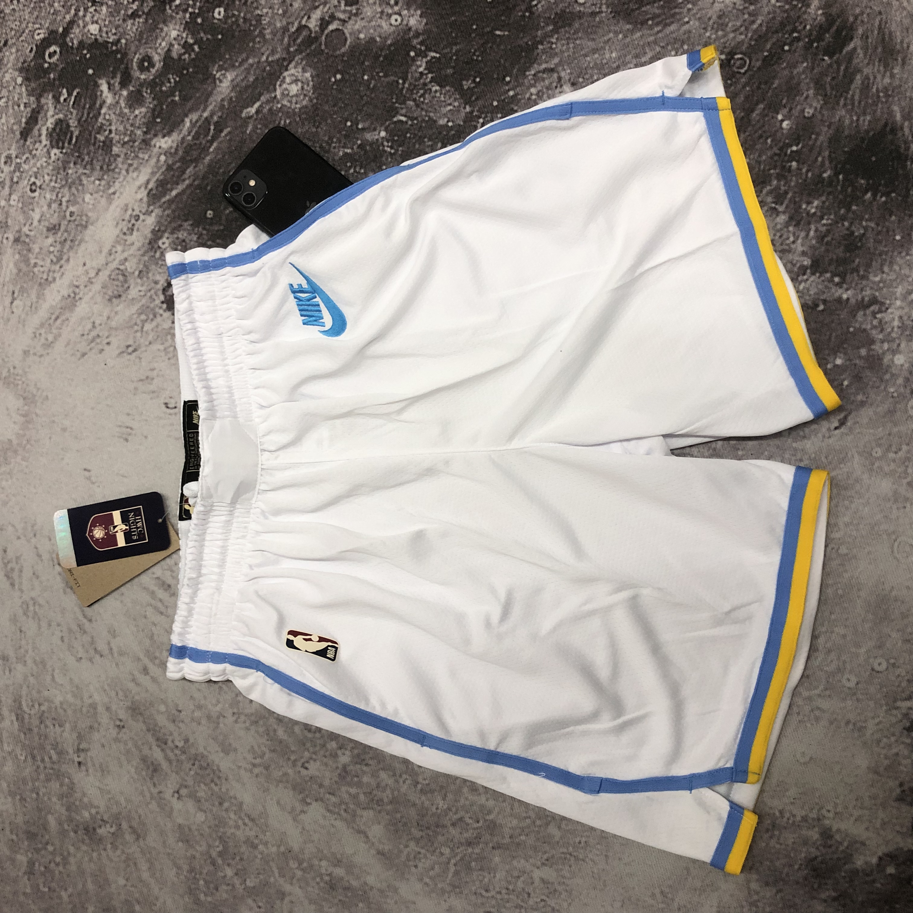'23 Lakers throwback pants