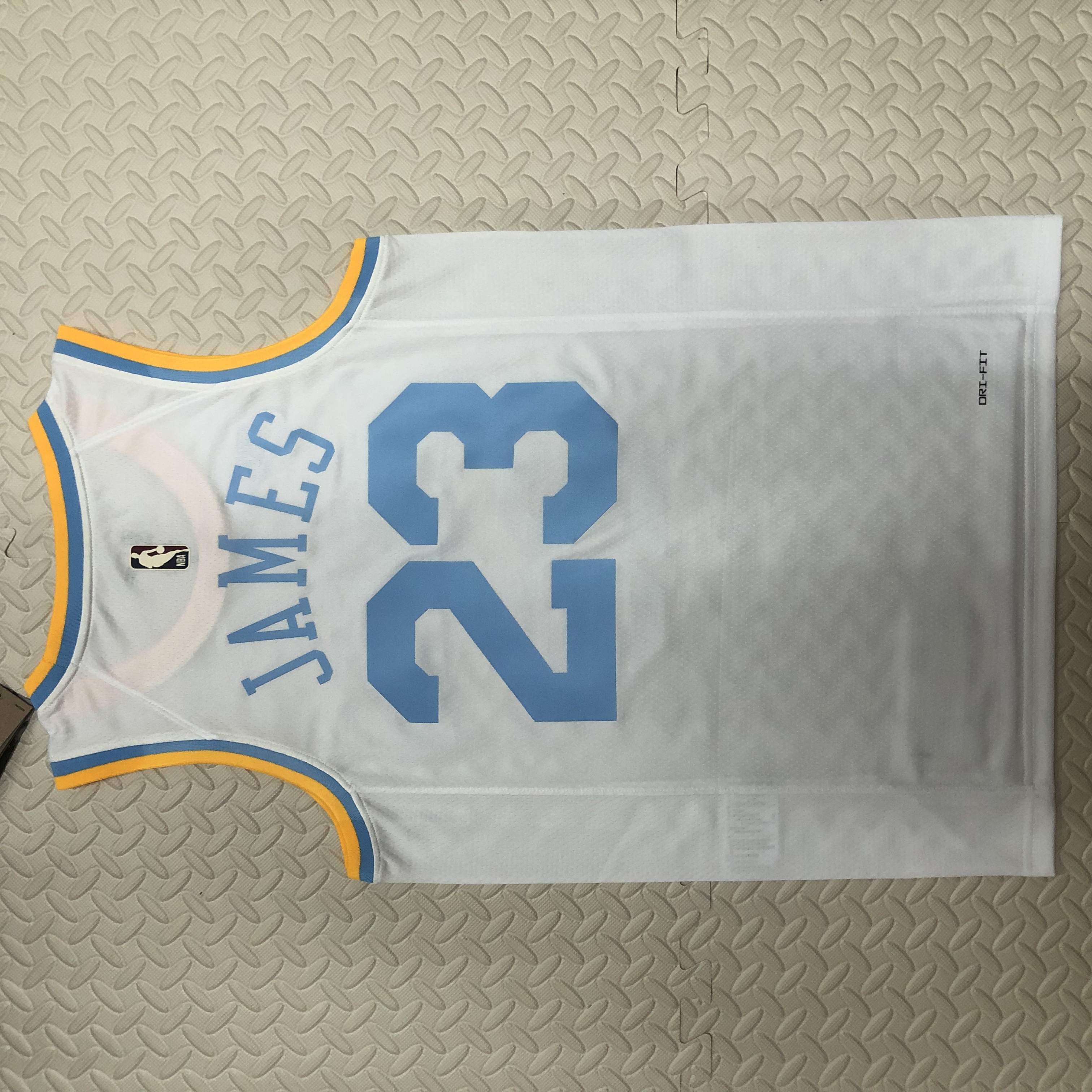 '23 Lakers throwback # 23 James