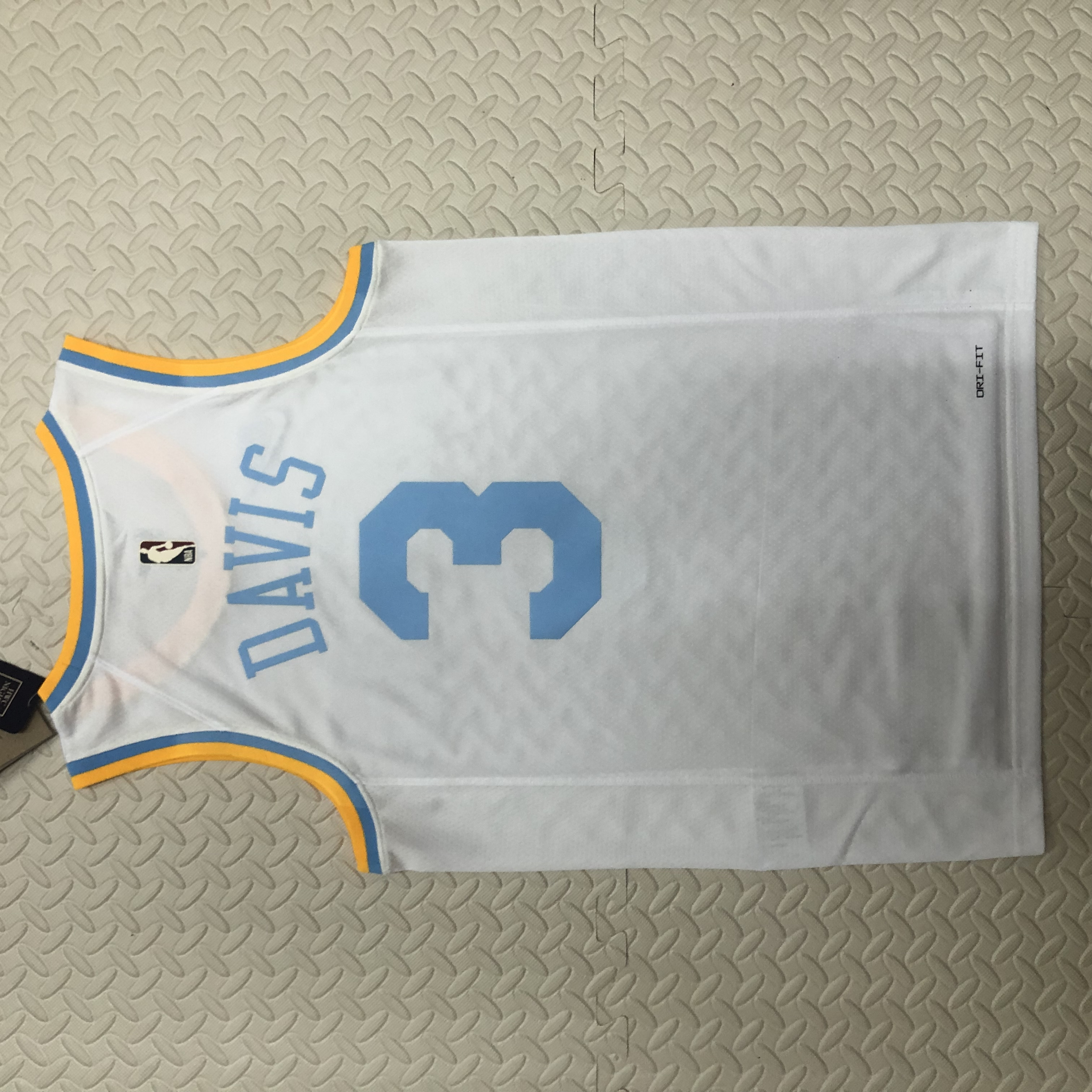'23 Lakers throwback No. 3 Davis