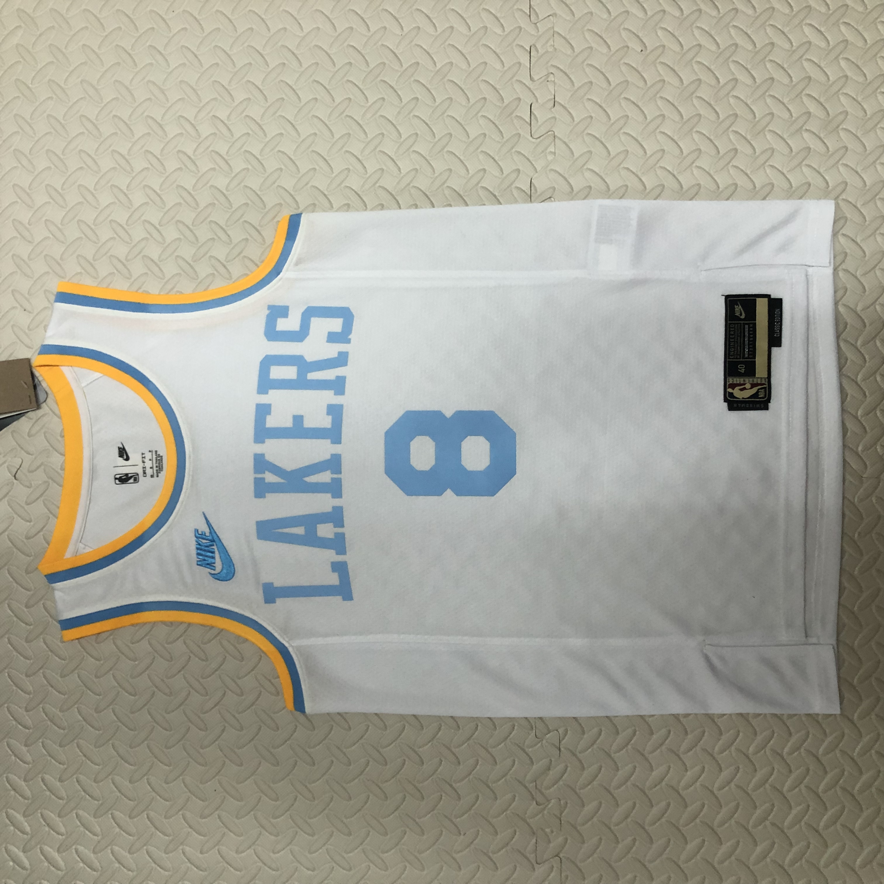 '23 Lakers retro No. 8 Bryant