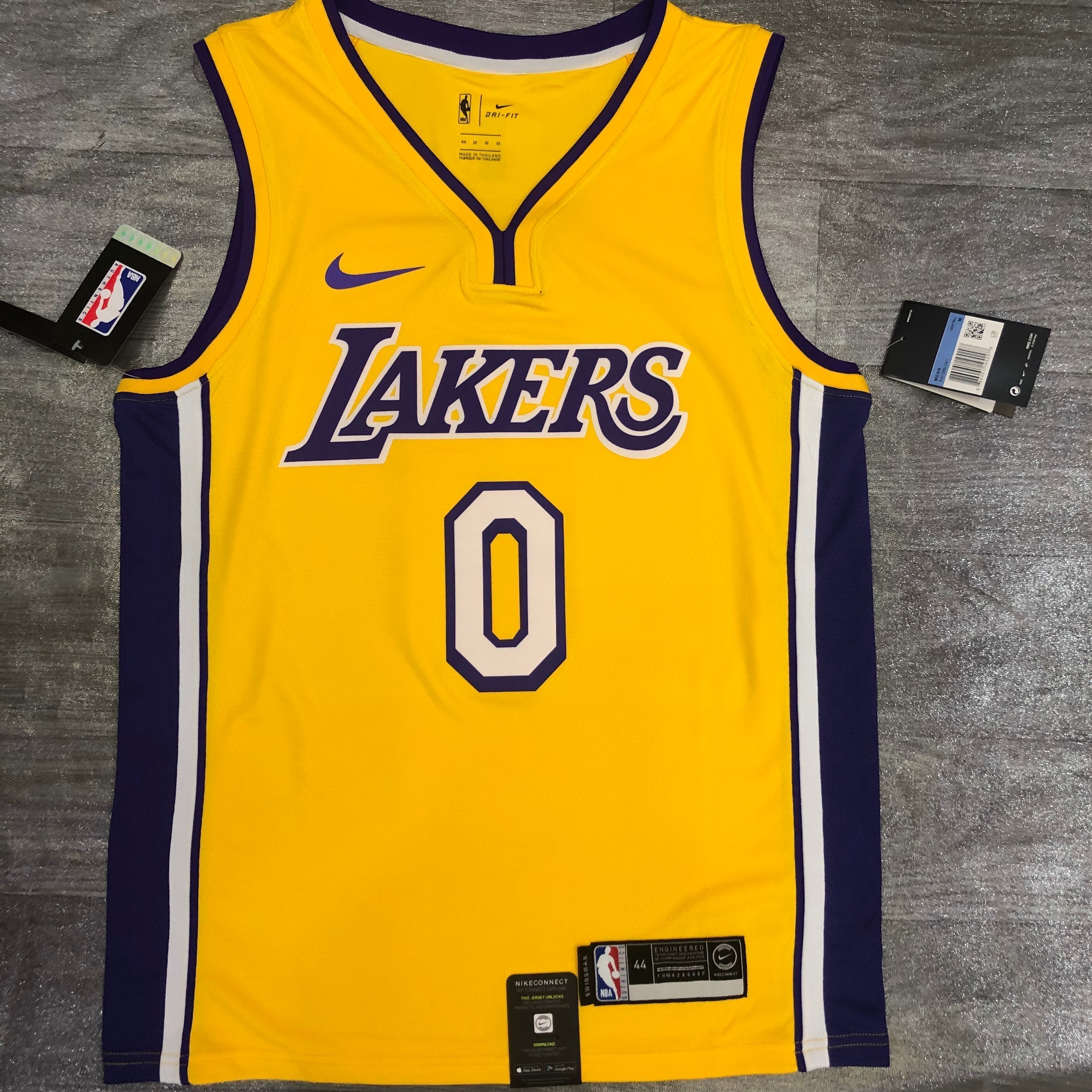 Lakers yellow V-neck 0 Kuzma