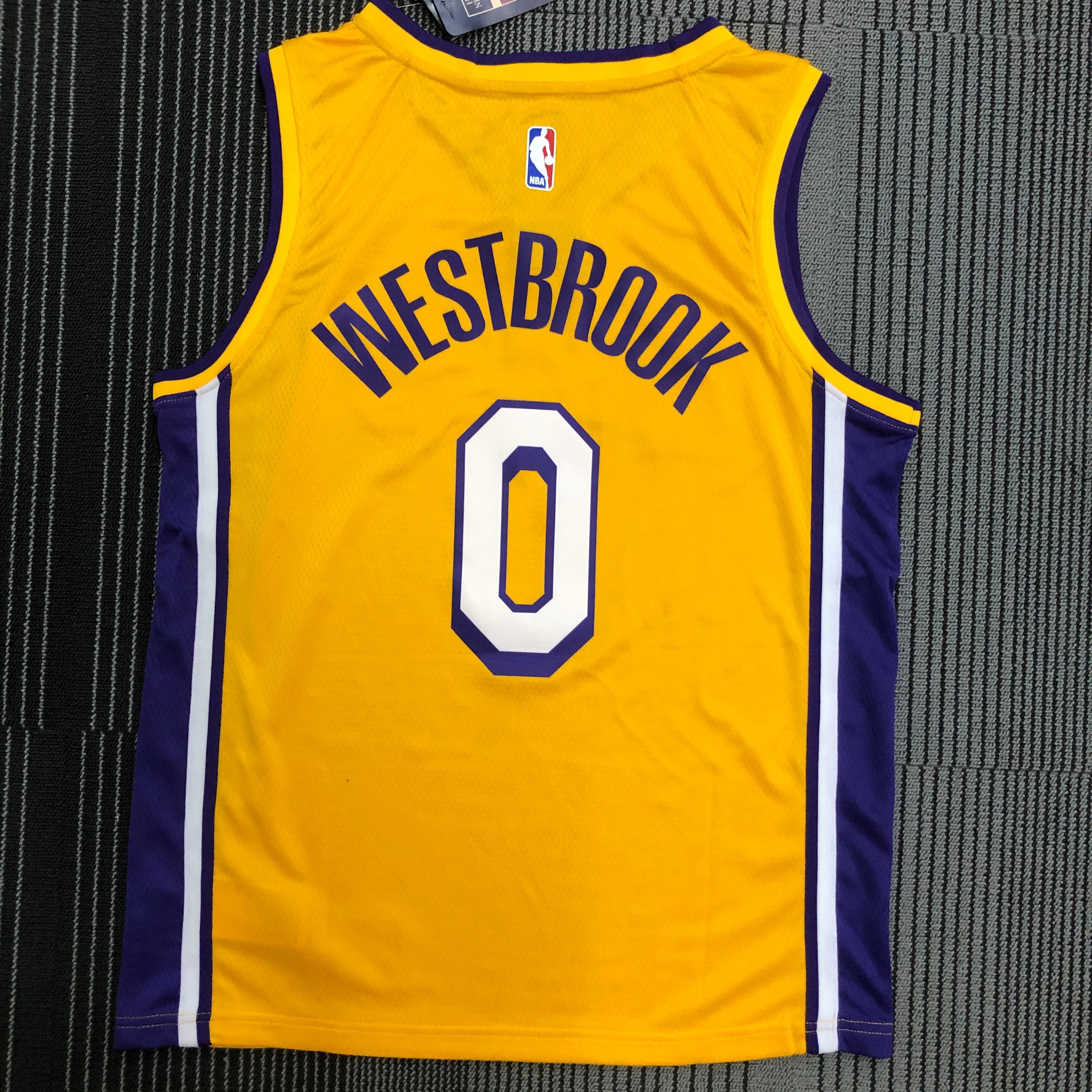 Lakers V-neck yellow 0 Westbrook