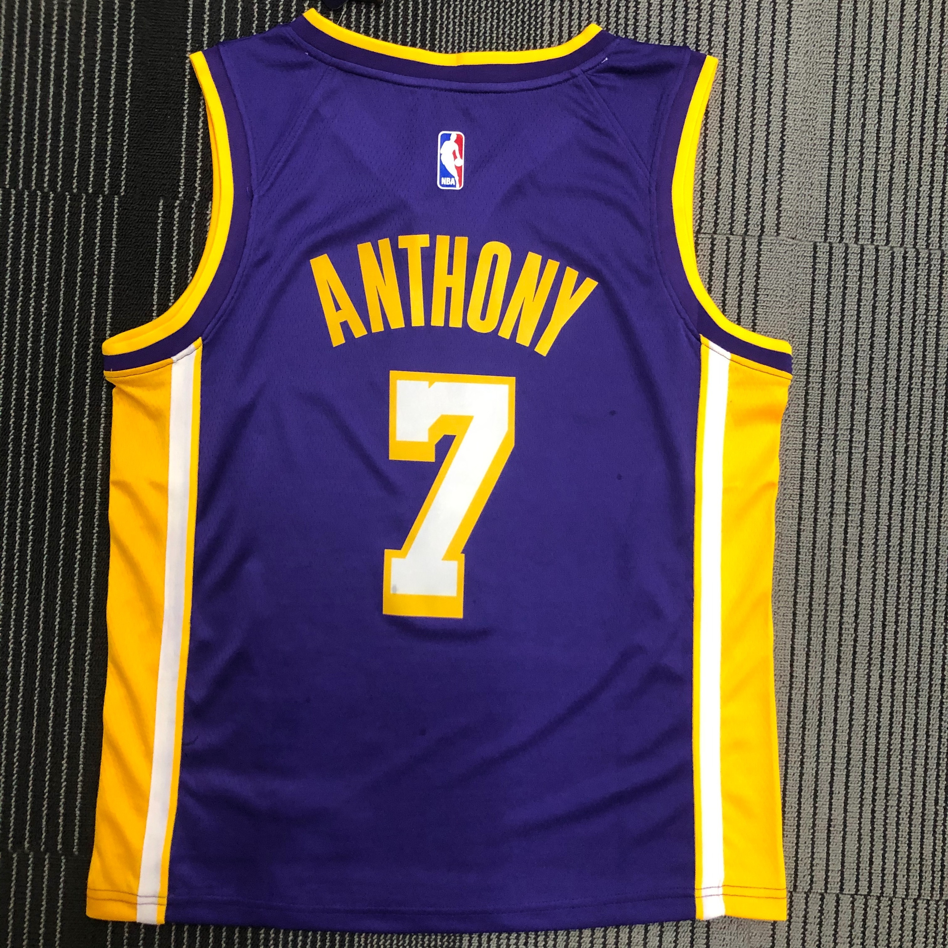 Lakers V-neck purple No. 7 Anthony