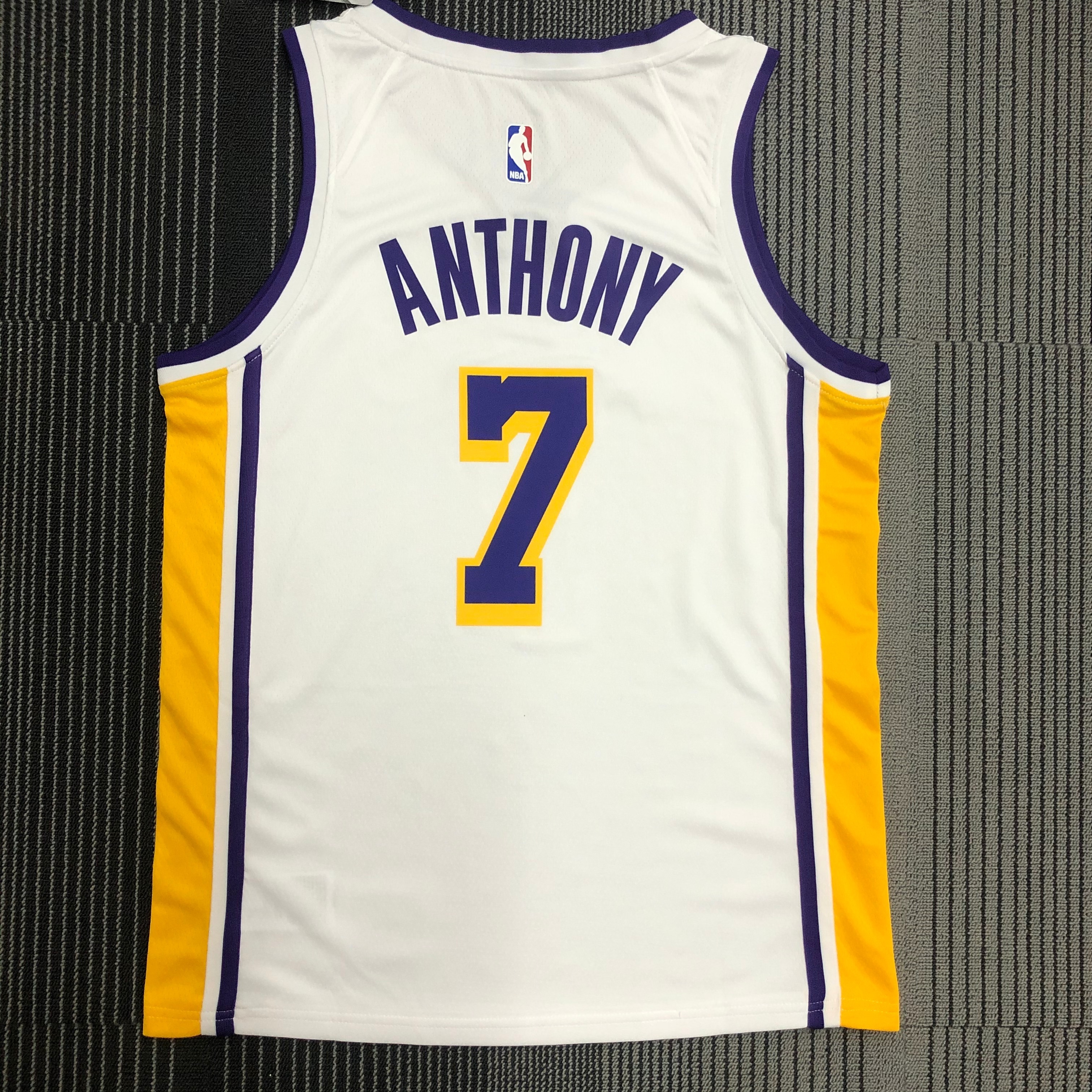 Lakers V-neck white No. 7 Anthony