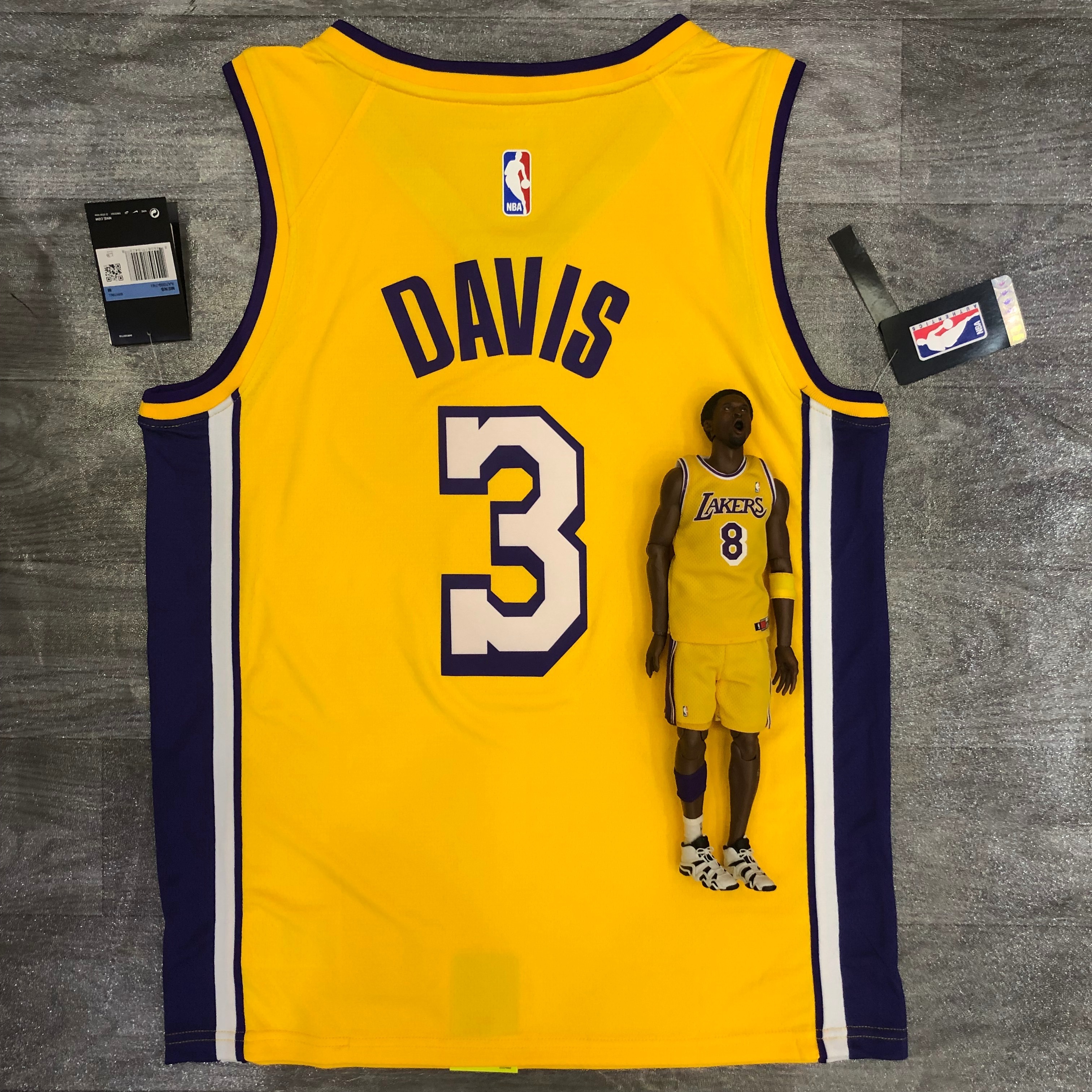 Lakers yellow V-neck No. 3 Davis