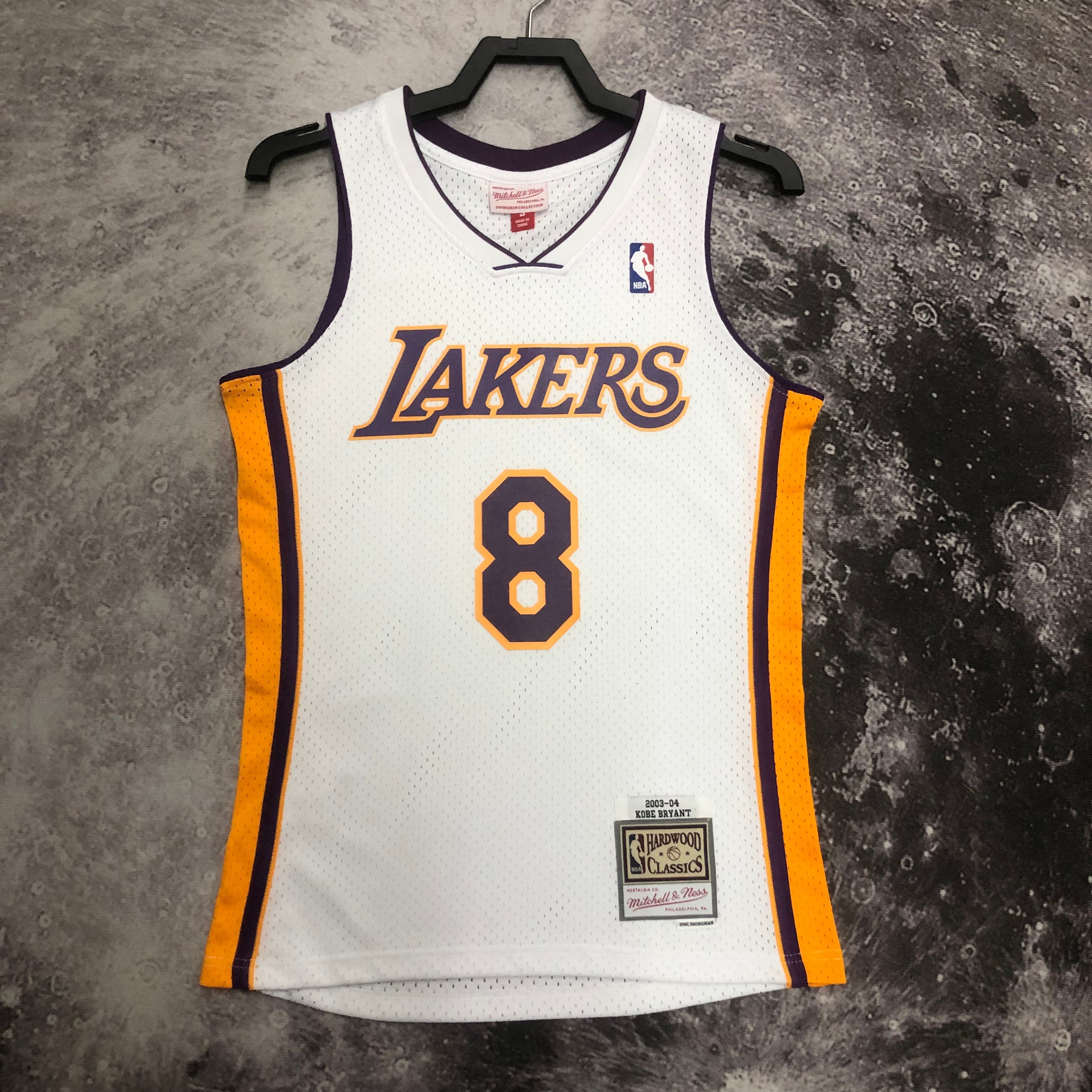 MN Hot Press Throwback jersey SW Lakers' 0304 V-neck white No. 8 Bryant