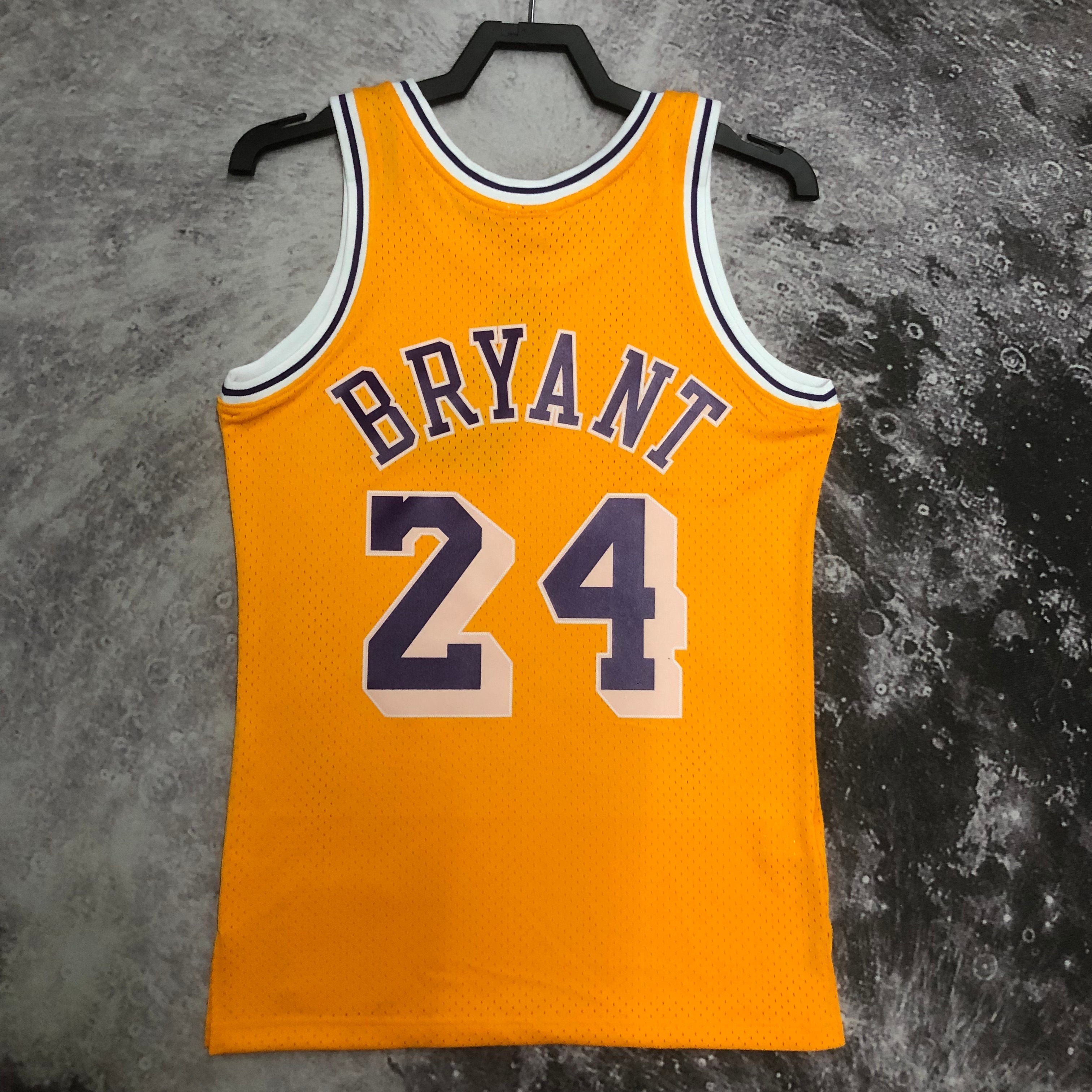 MN Hot Press throwback jersey SW Lakers 0708 round neck yellow No. 24 Bryant
