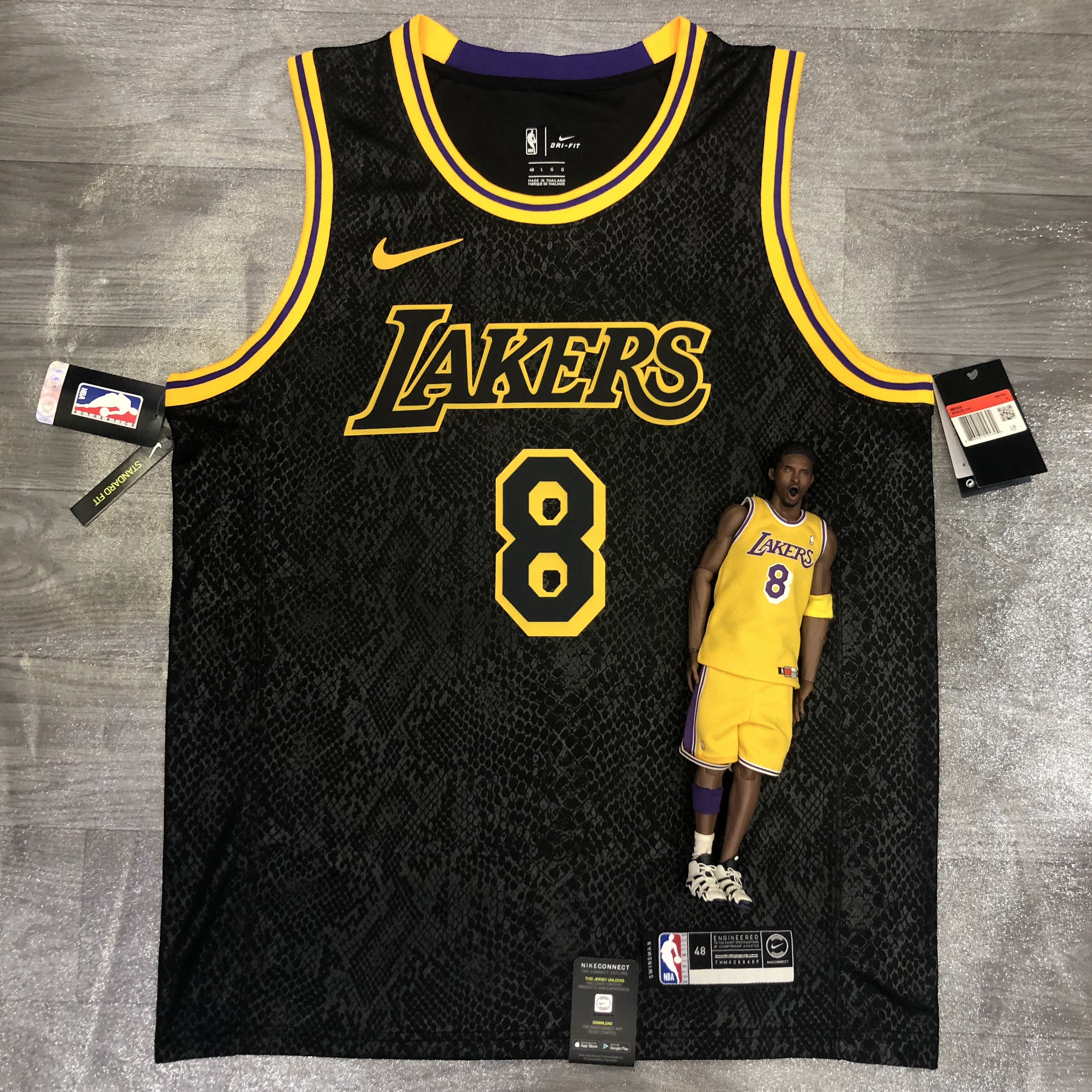 Lakers serpentine Bryant first 8 after 24