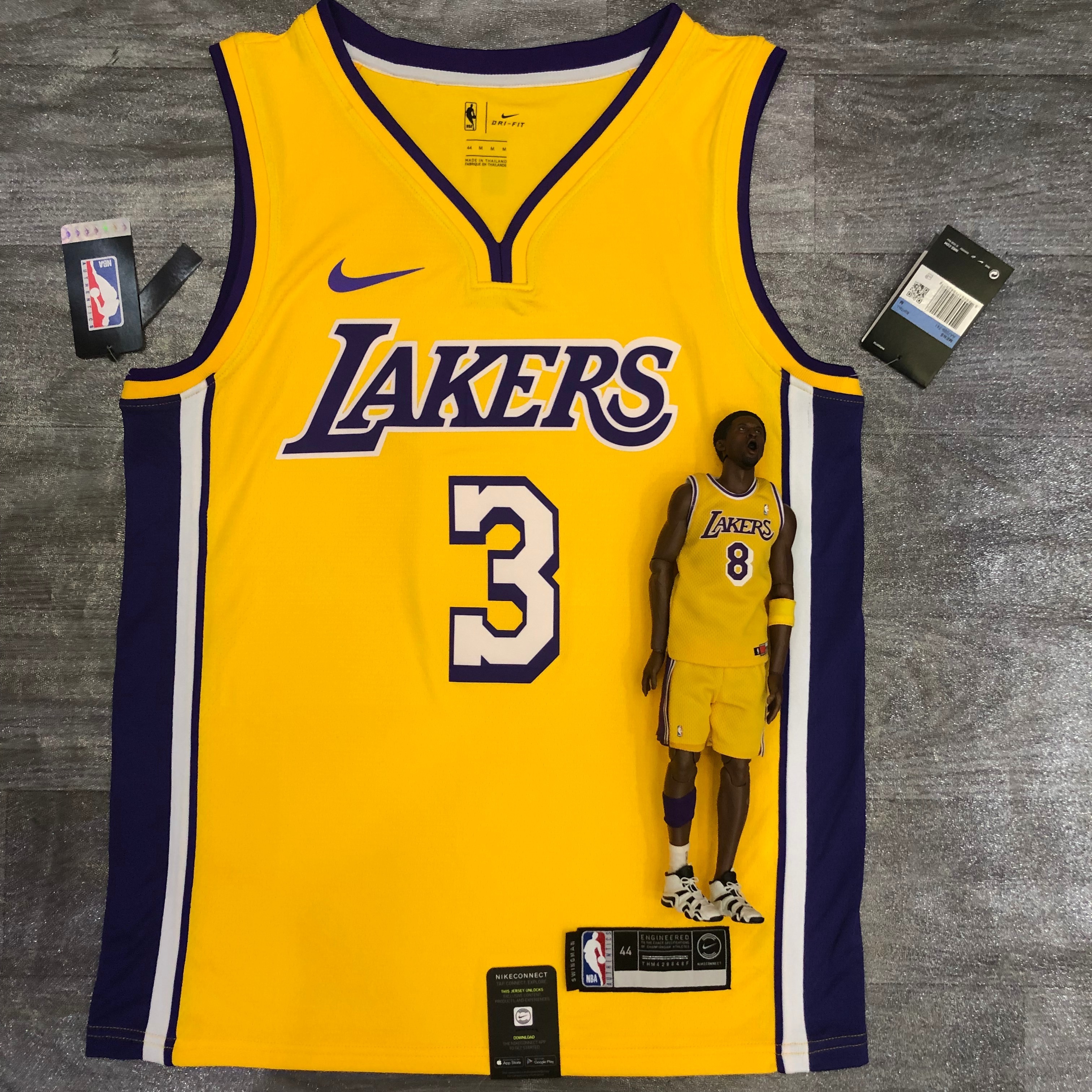 Lakers yellow V-neck No. 3 Davis