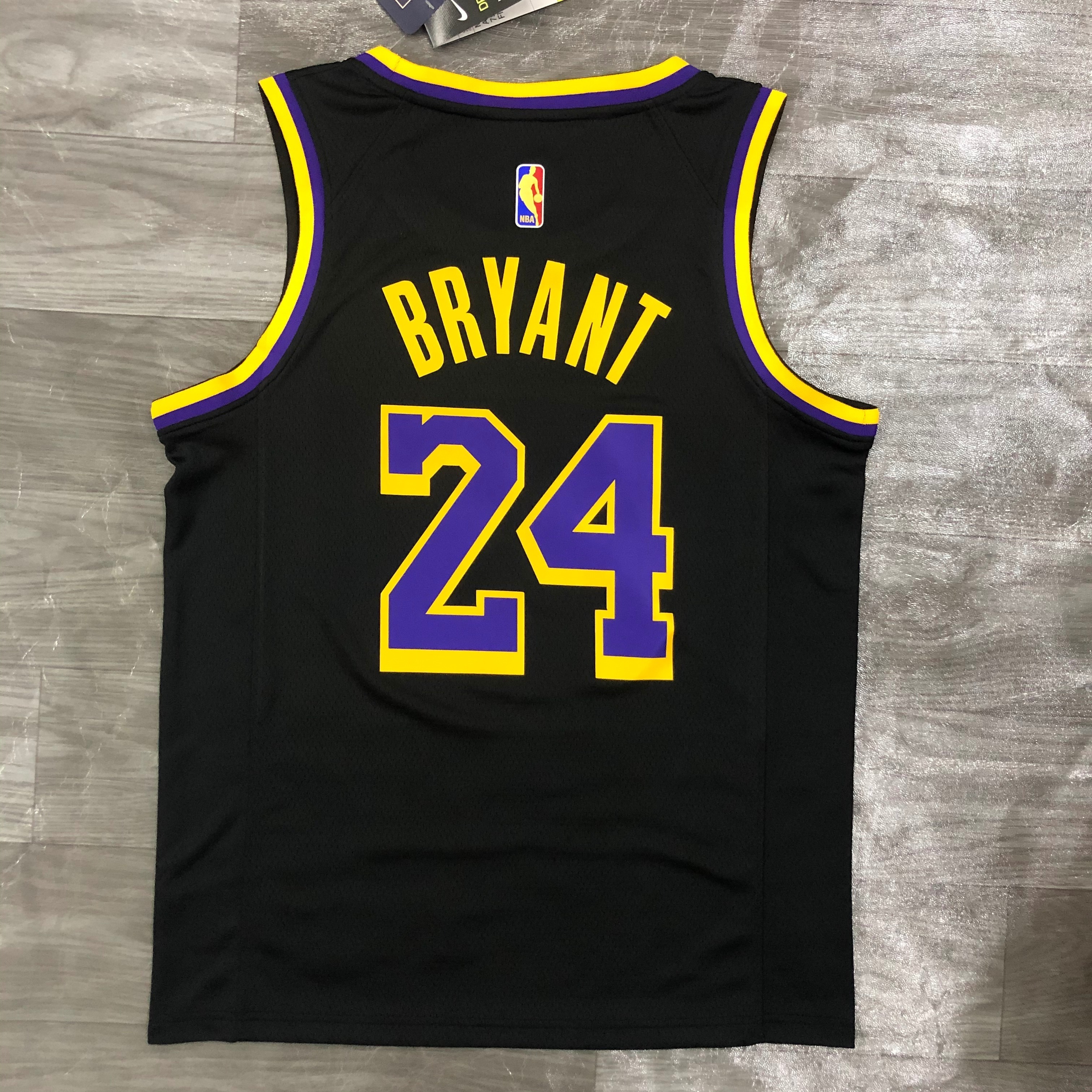 21 Lakers bonus edition No. 24 Bryant