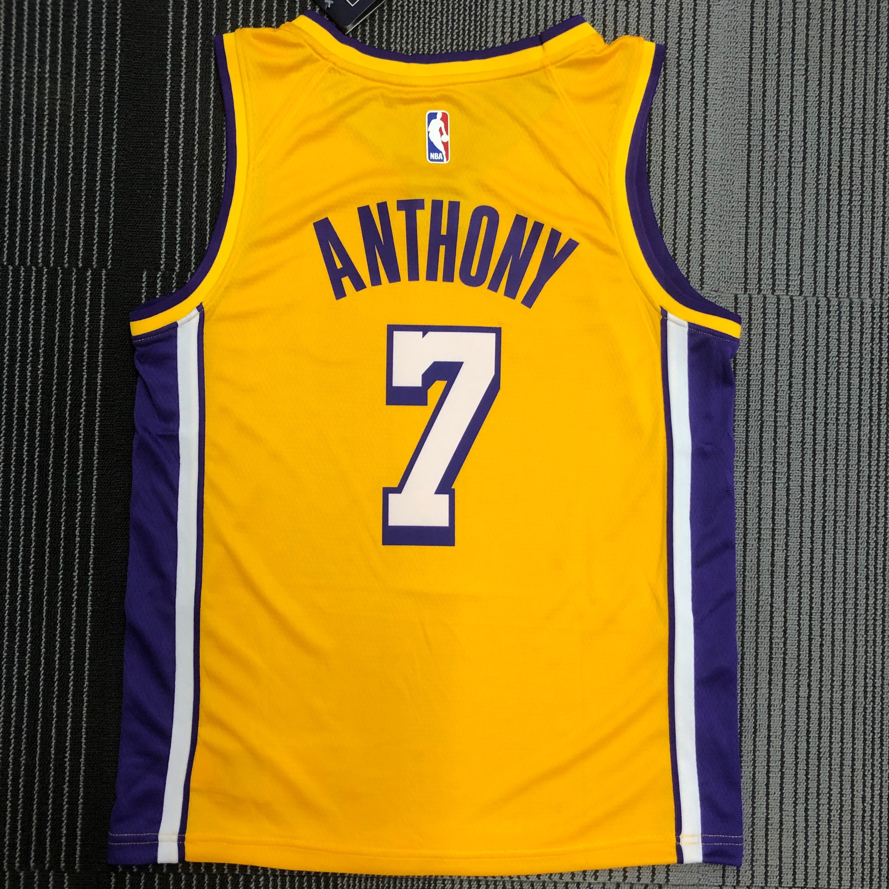 Lakers V-neck yellow No. 7 Anthony