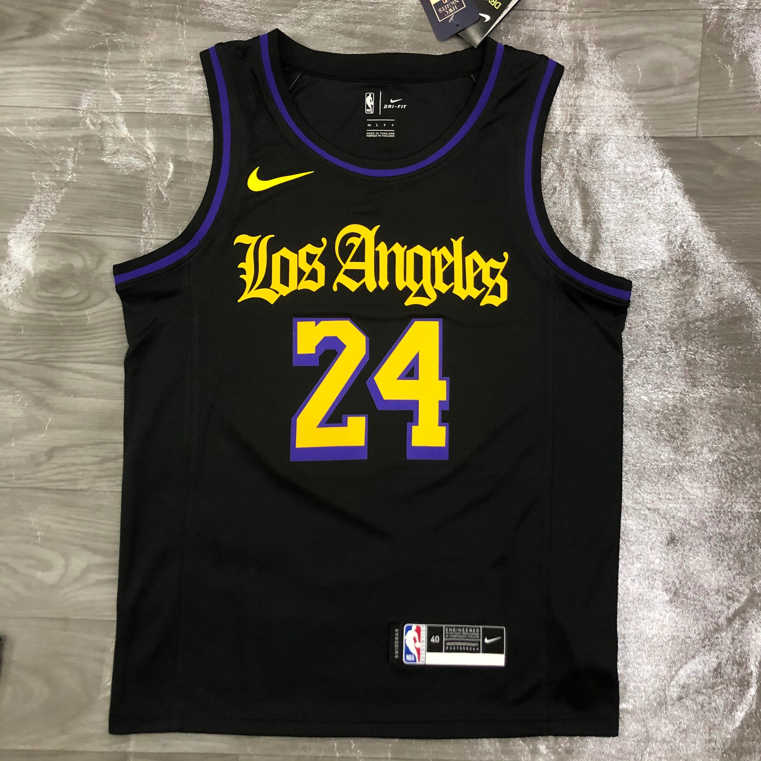 Lakers crewneck Black Latin No. 24 Bryant