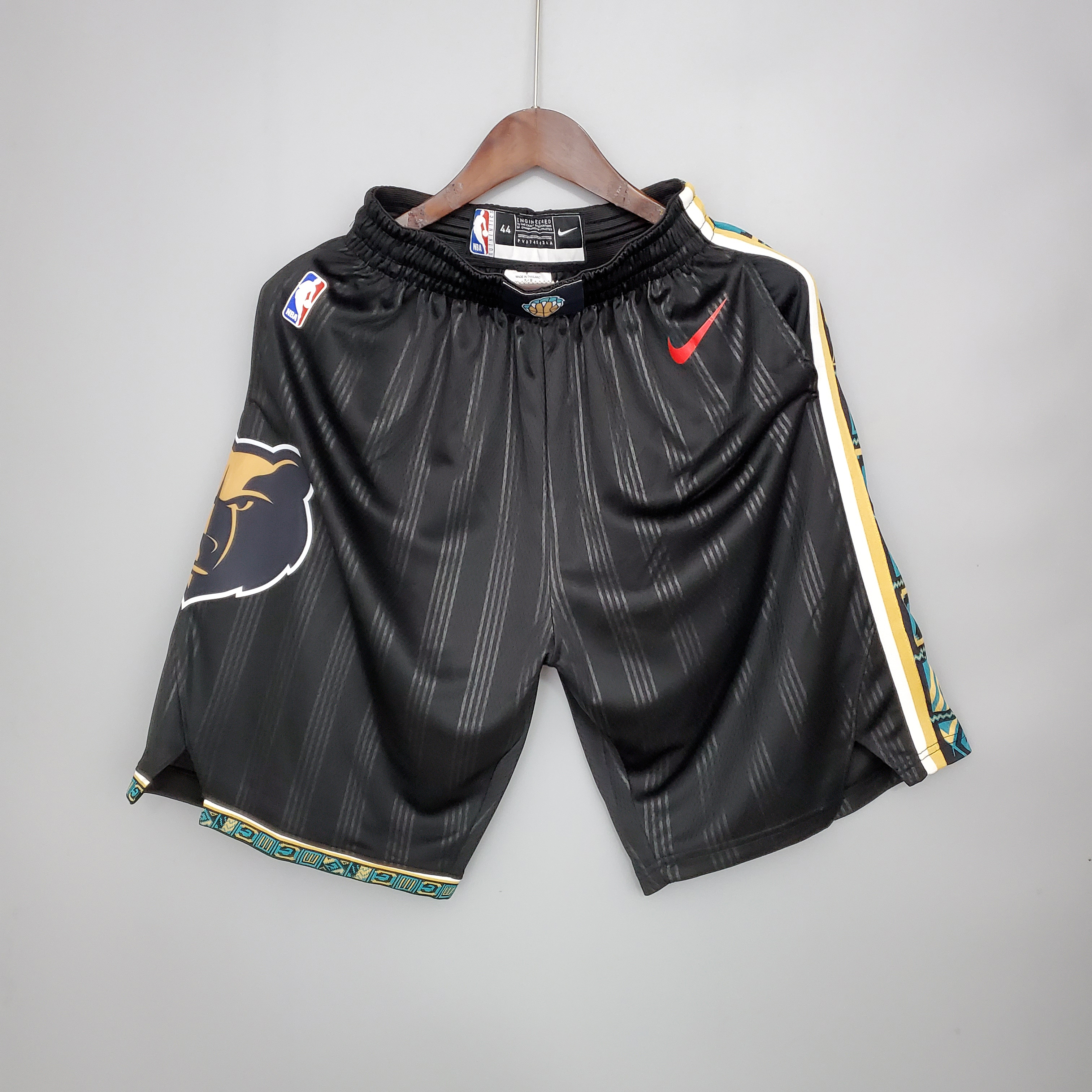 Season 21 Grizzlies urban striped shorts