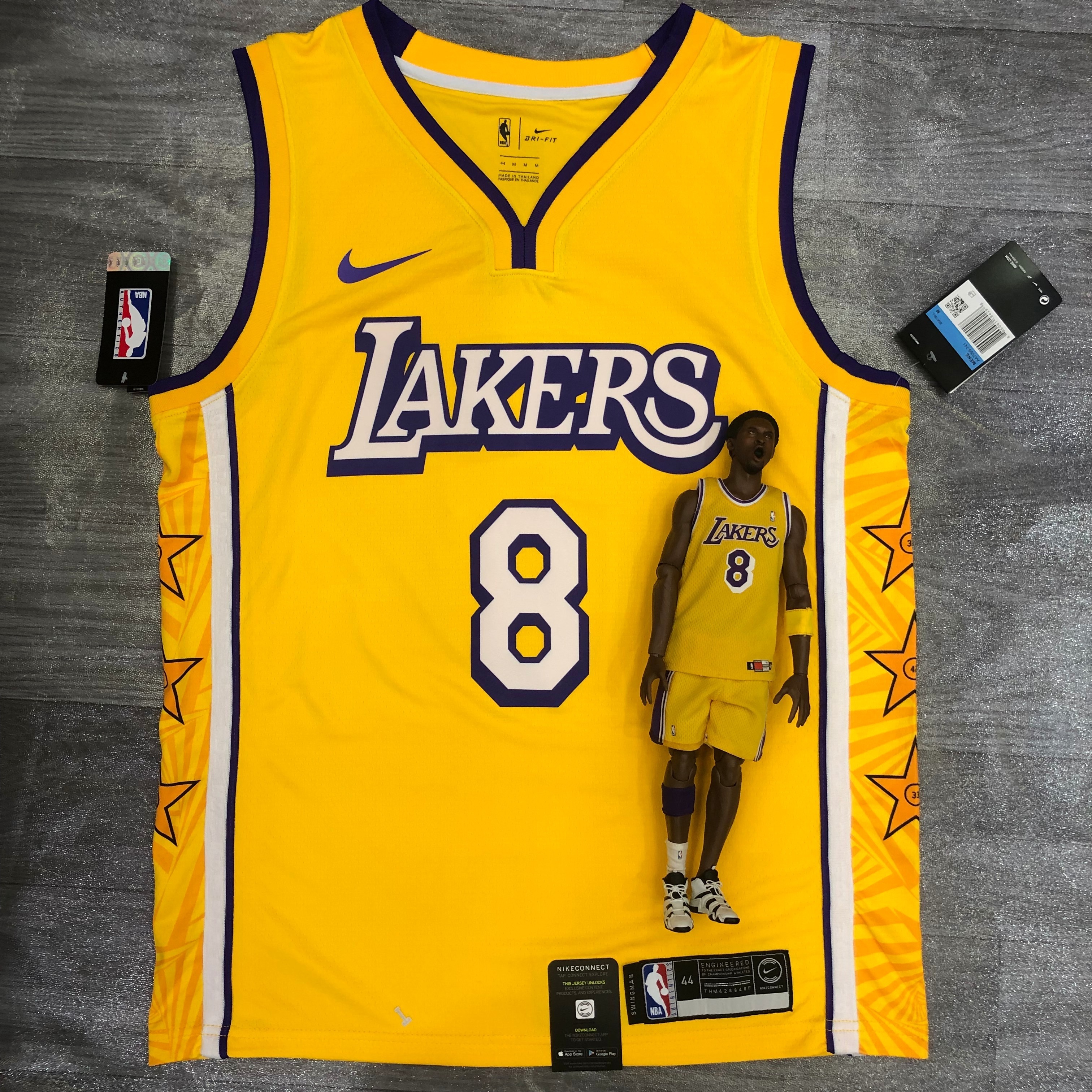 The Lakers brought Star No. 8 Bryant