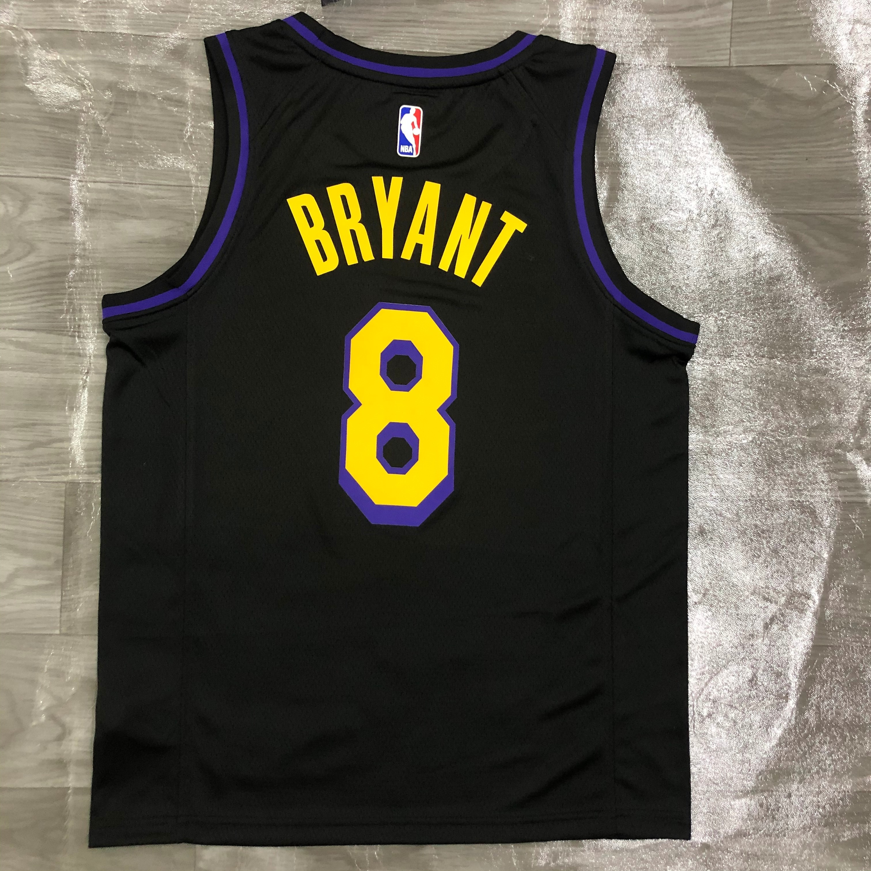 Lakers crewneck Black Latin No. 8 Bryant
