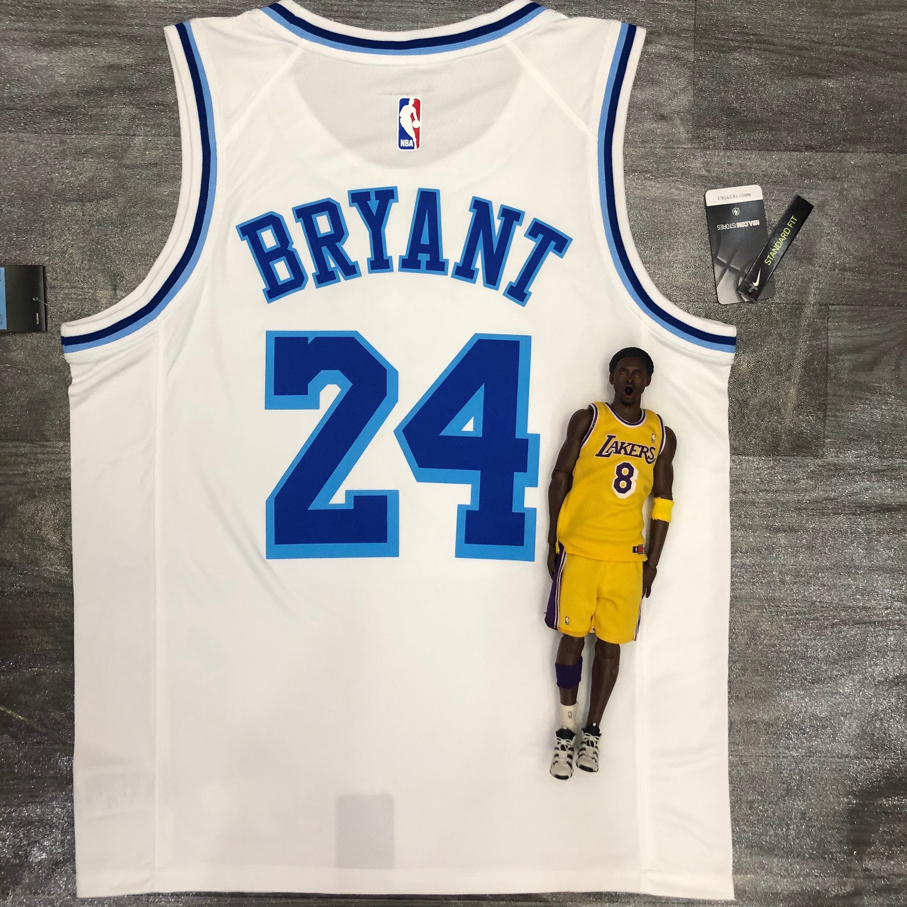 Lakers Latin throwback singer co-titled white 24 Kobe Bryant