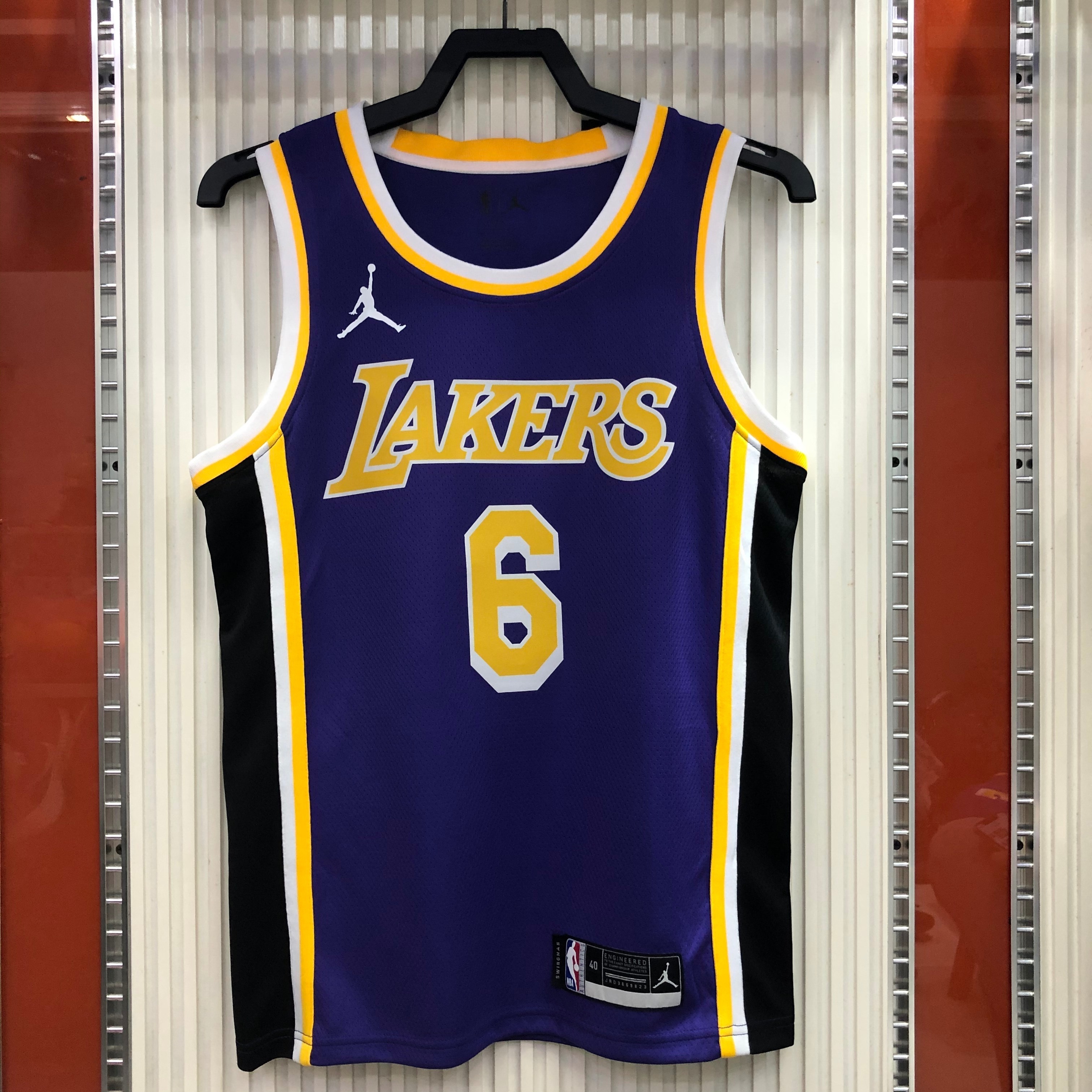 Lakers Flyers limited No. 6 James