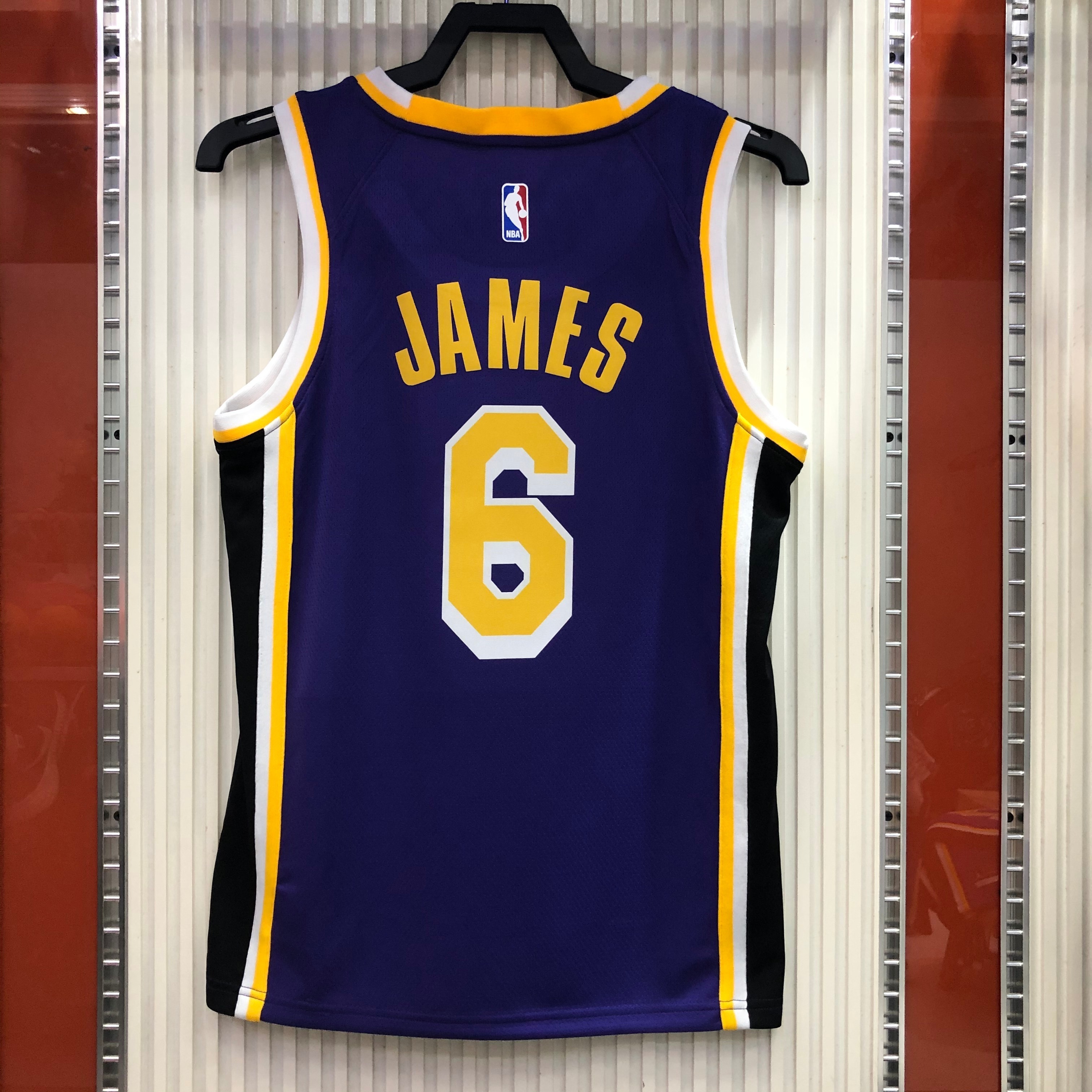 Lakers Flyers limited No. 6 James